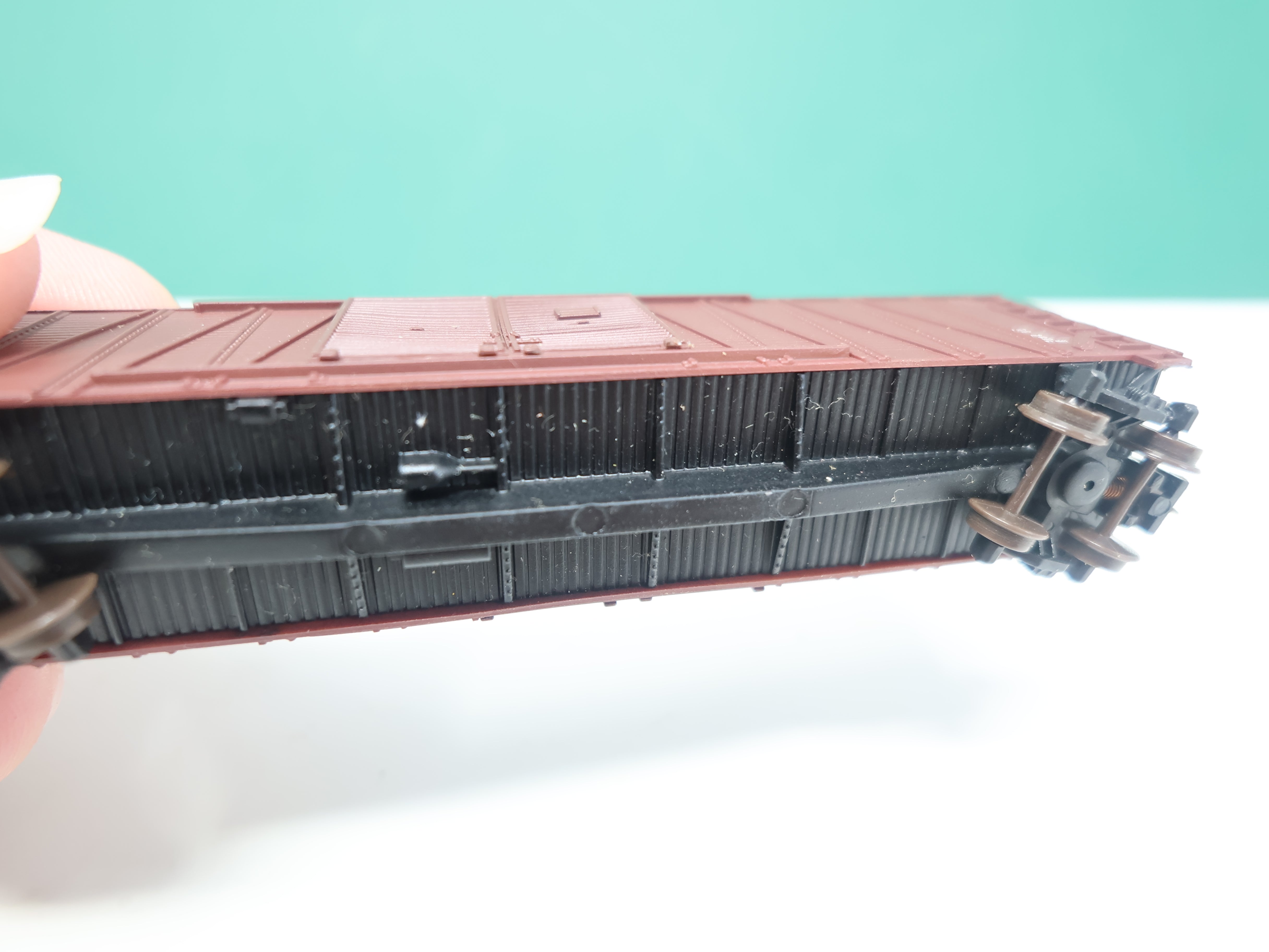 USED Walthers 932-8354 N Scale, 50' Double Door Auto Box Car, Milwaukee Road MILW #271583