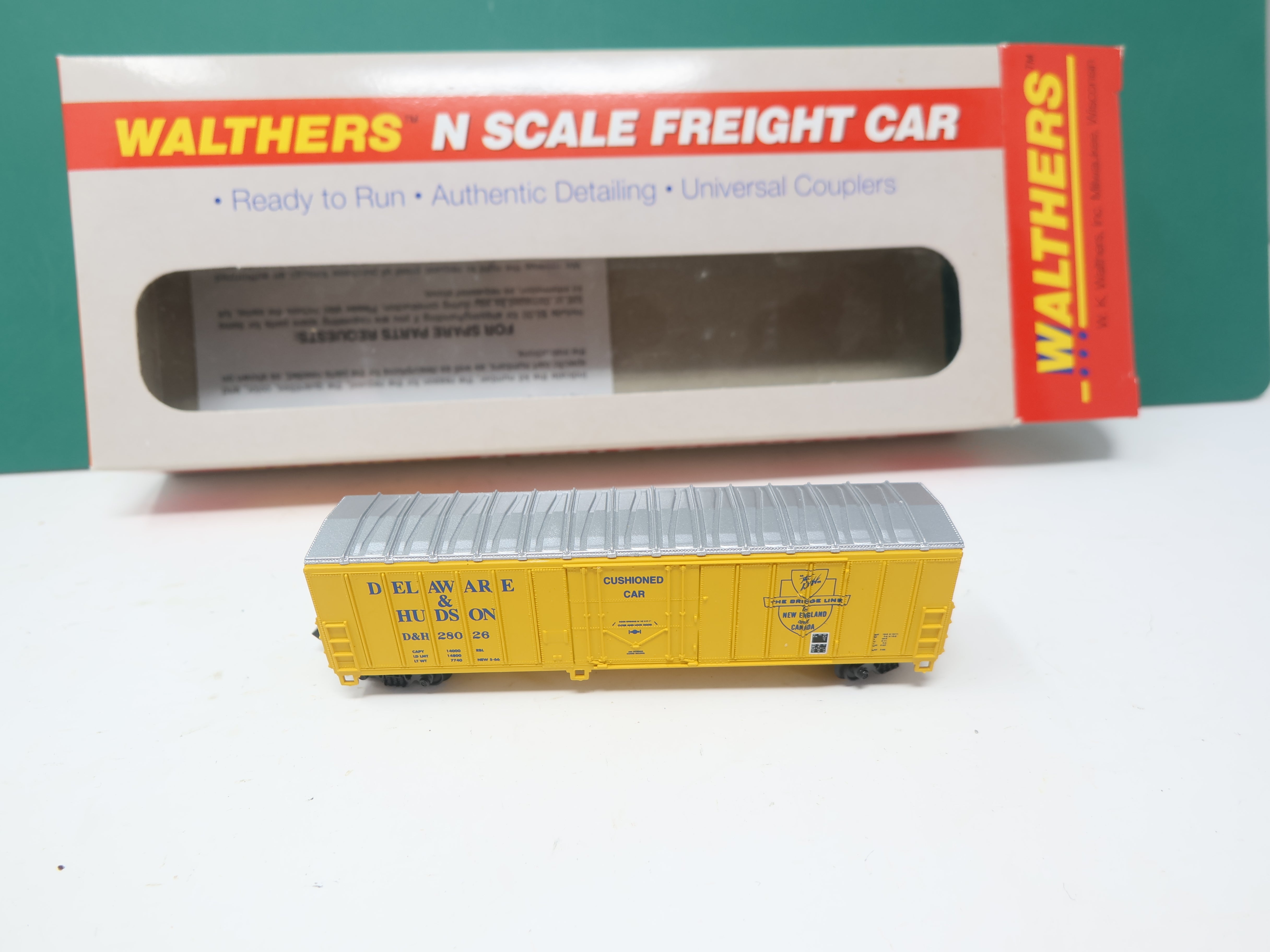 USED Walthers 932-8807 N Scale, North American 50' Exterior Post Box Car, Delaware and Hudson DH #28026