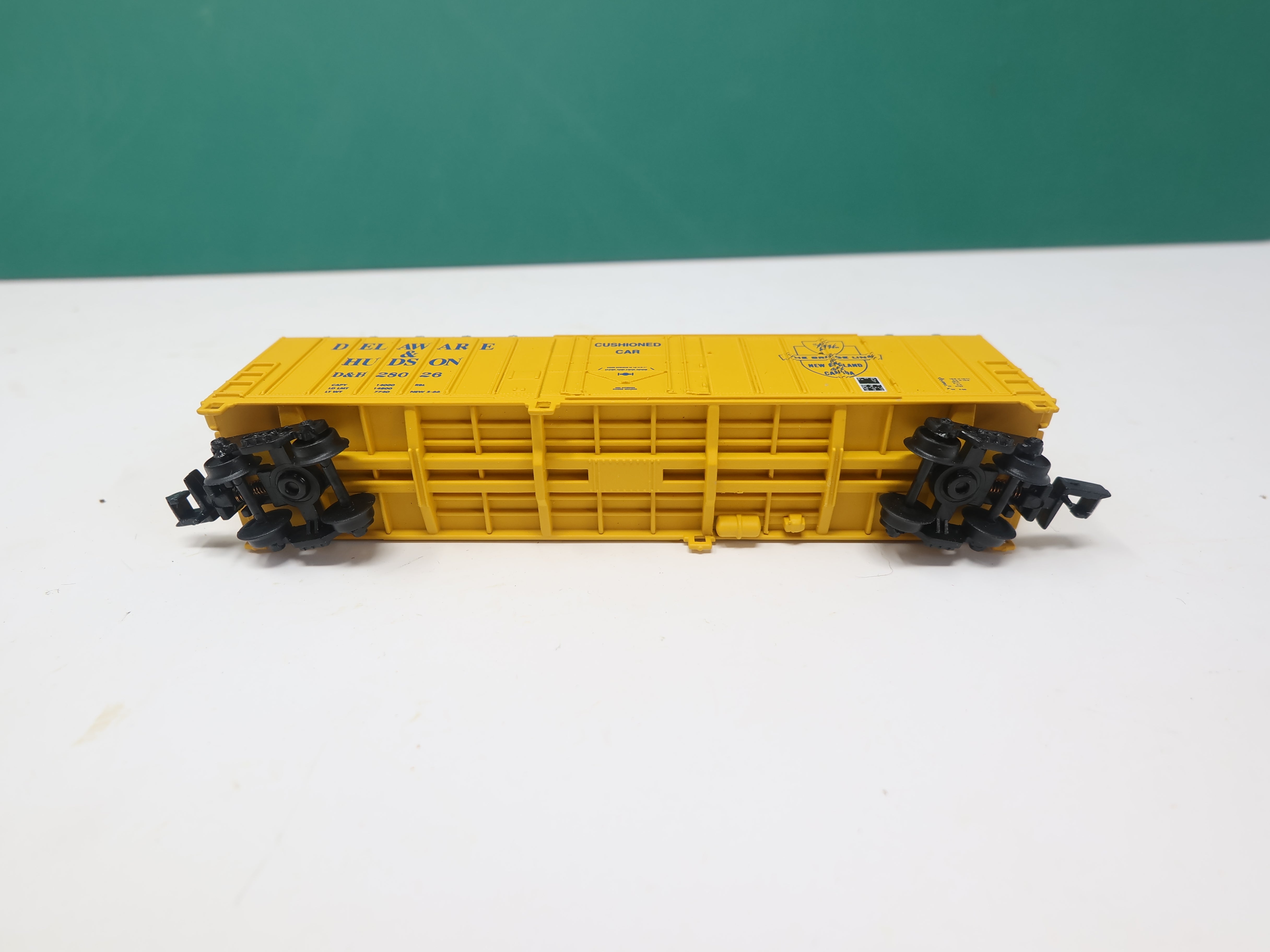 USED Walthers 932-8807 N Scale, North American 50' Exterior Post Box Car, Delaware and Hudson DH #28026