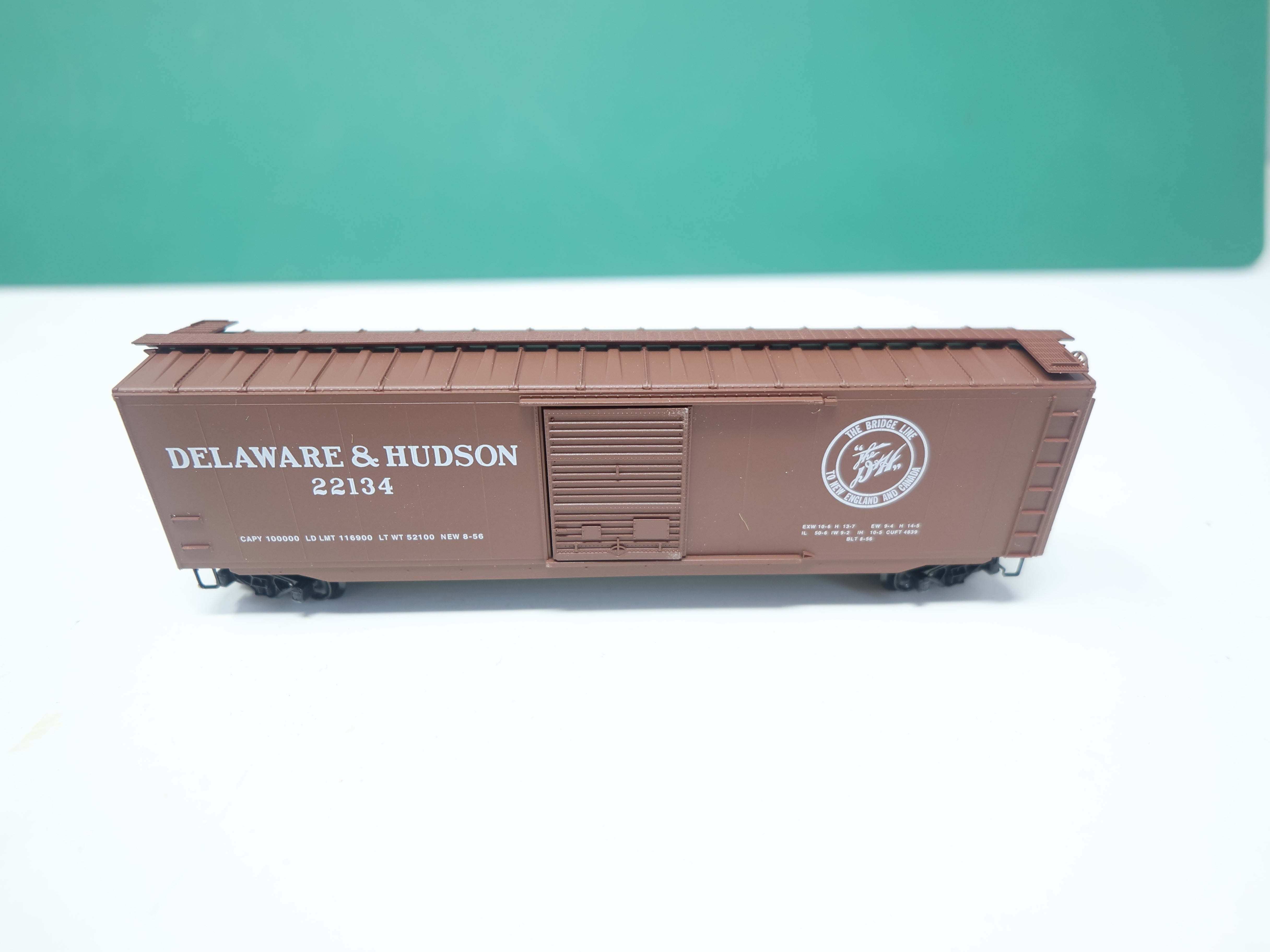 USED Micro-Trains 31070 N Scale, 50' Standard Box Car Single Door, Delaware and Hudson DH #22134