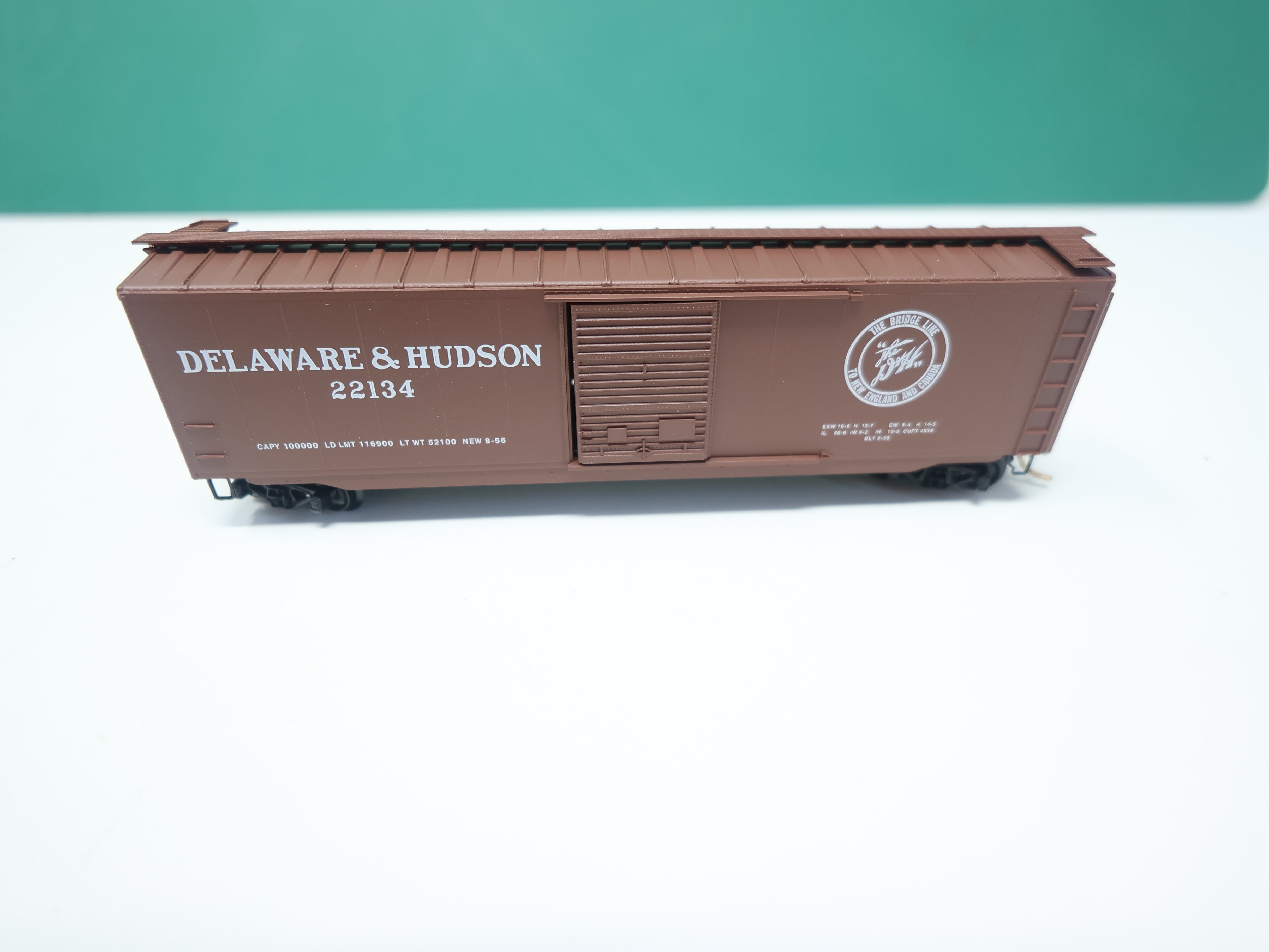 USED Micro-Trains 31070 N Scale, 50' Standard Box Car Single Door, Delaware and Hudson DH #22134