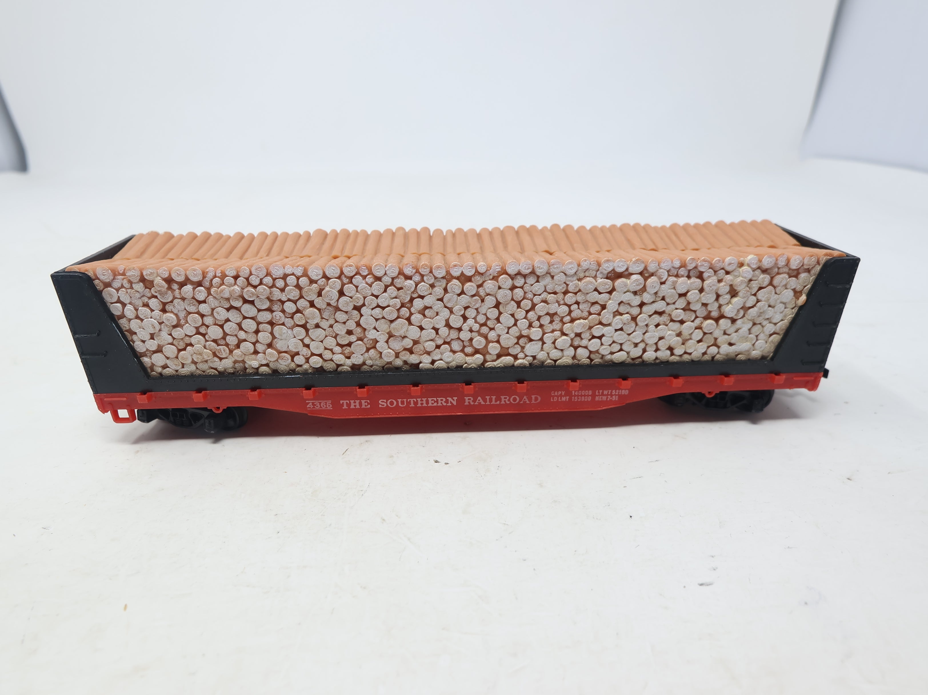 USED Tyco HO Scale 50' Bulkhead Flat Car Southern #4365 w/ Pulpwood Load