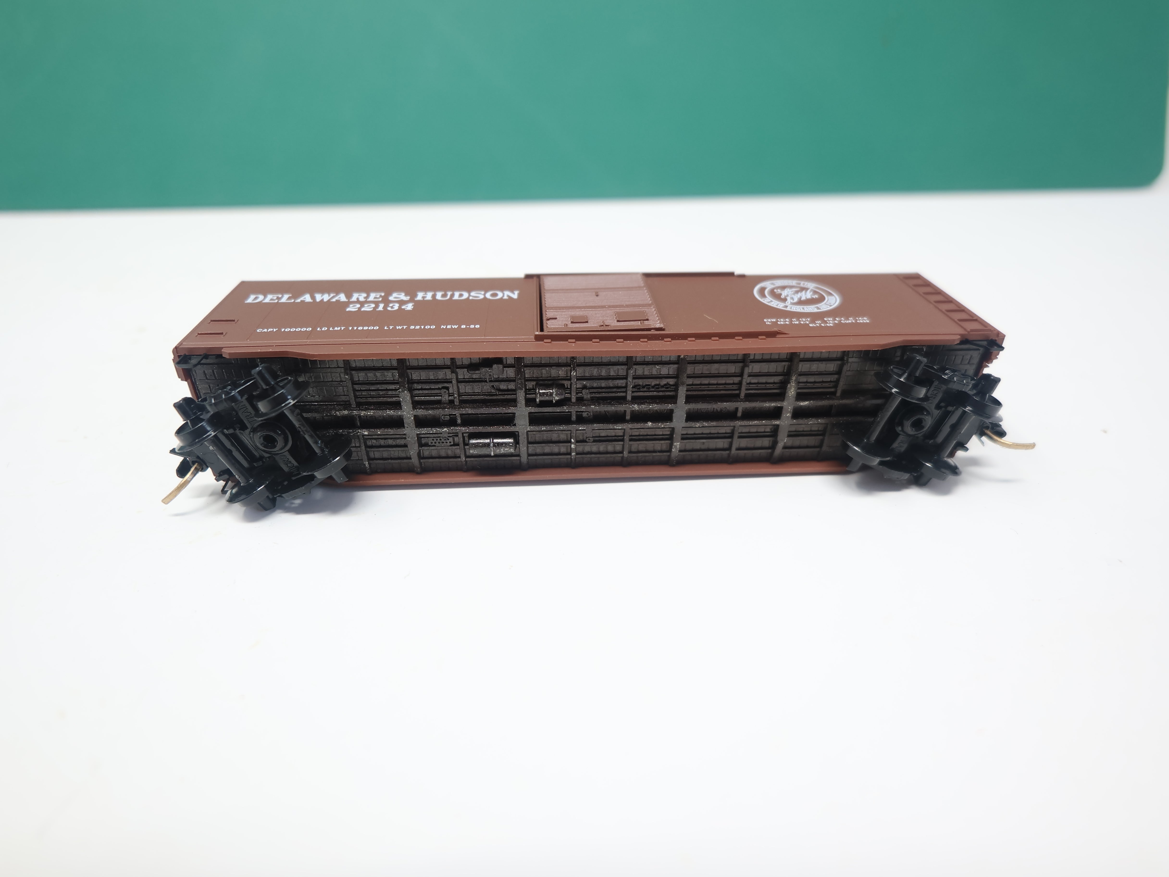 USED Micro-Trains 31070 N Scale, 50' Standard Box Car Single Door, Delaware and Hudson DH #22134