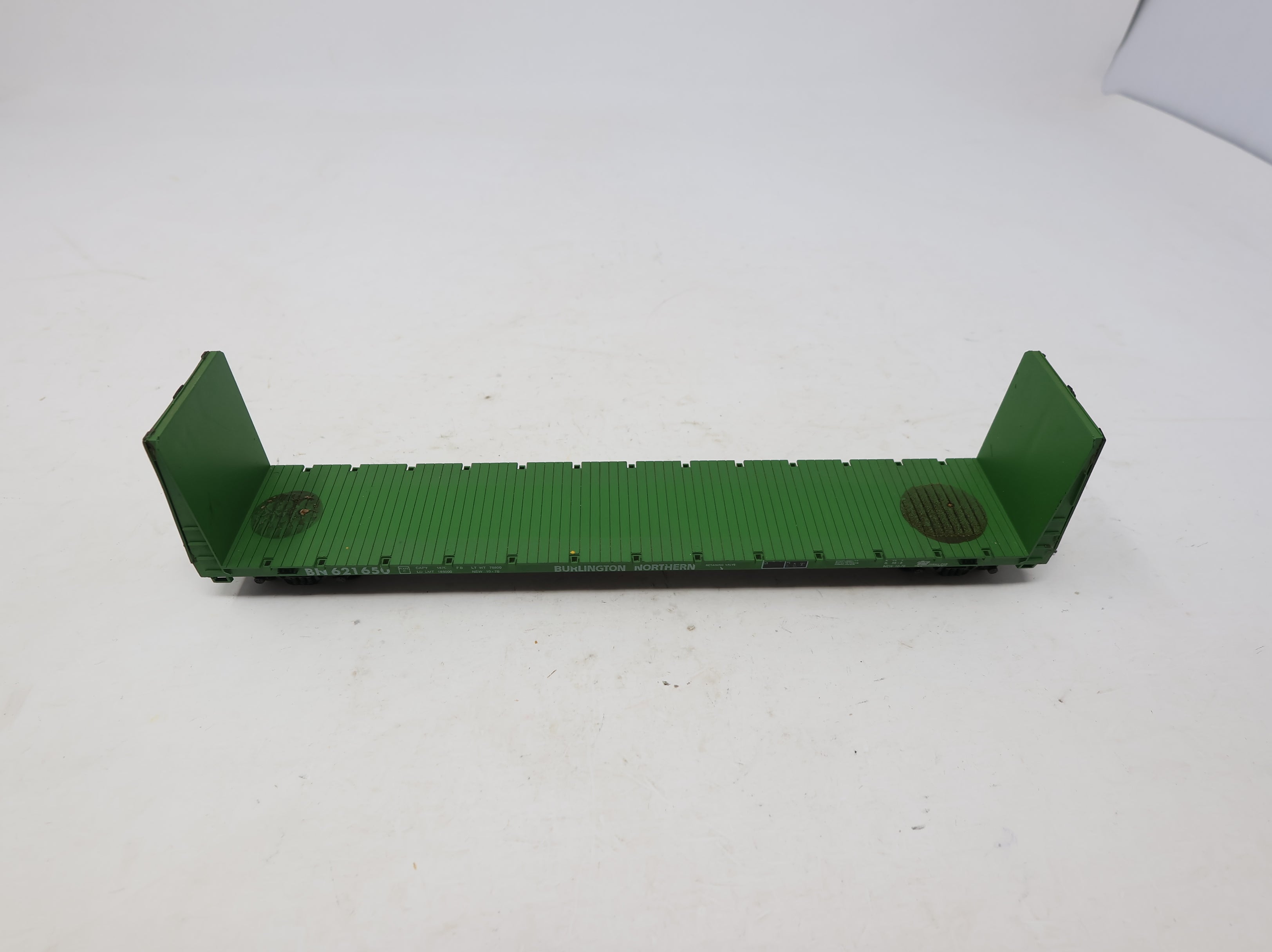 USED Roundhouse HO Scale 60' Bulkhead Flat Car Burlington Northern BN #621650