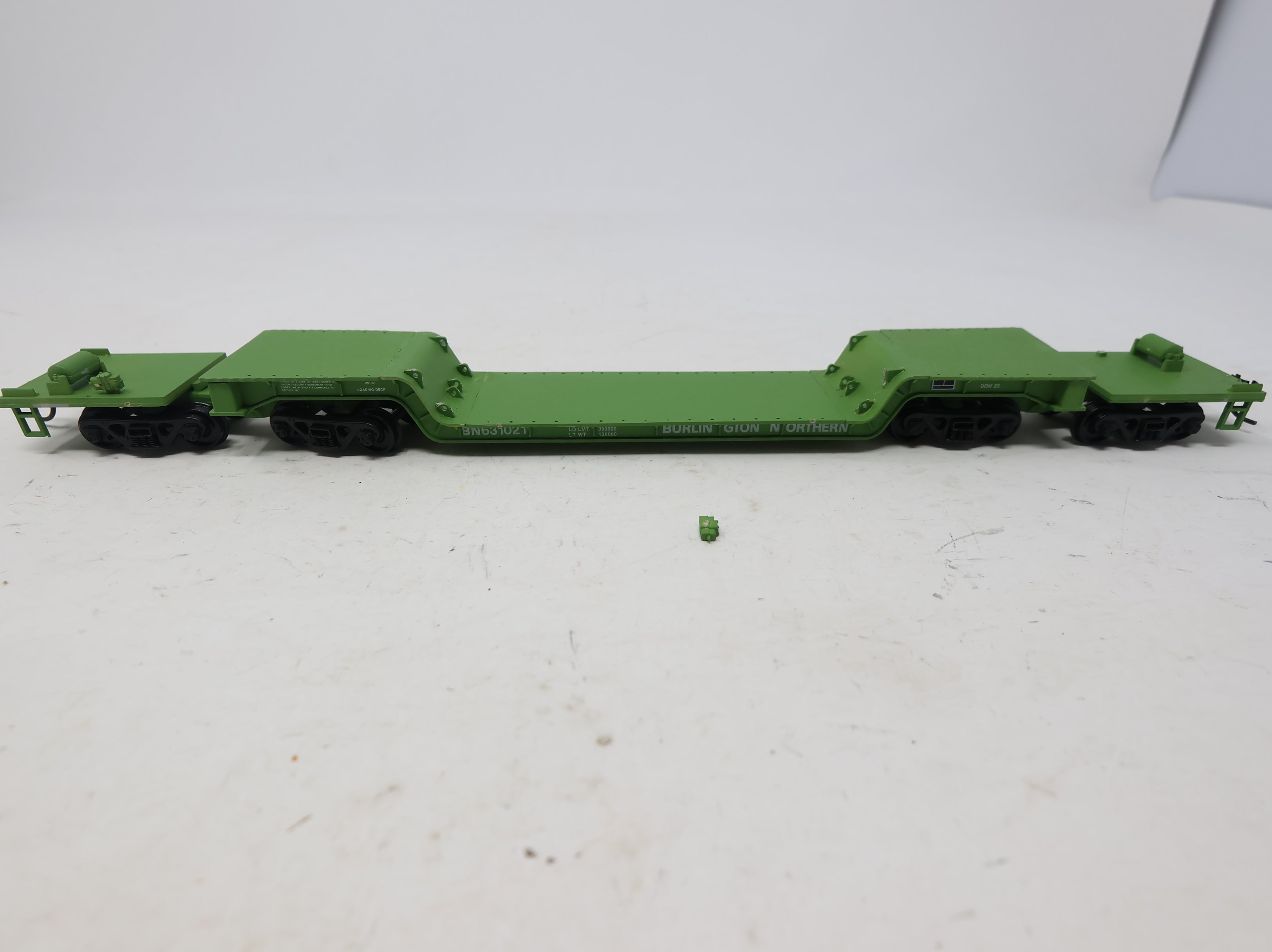 USED Walthers HO Scale 81' 4-Truck Depressed Center Flat Car Burlington Northern BN #631021