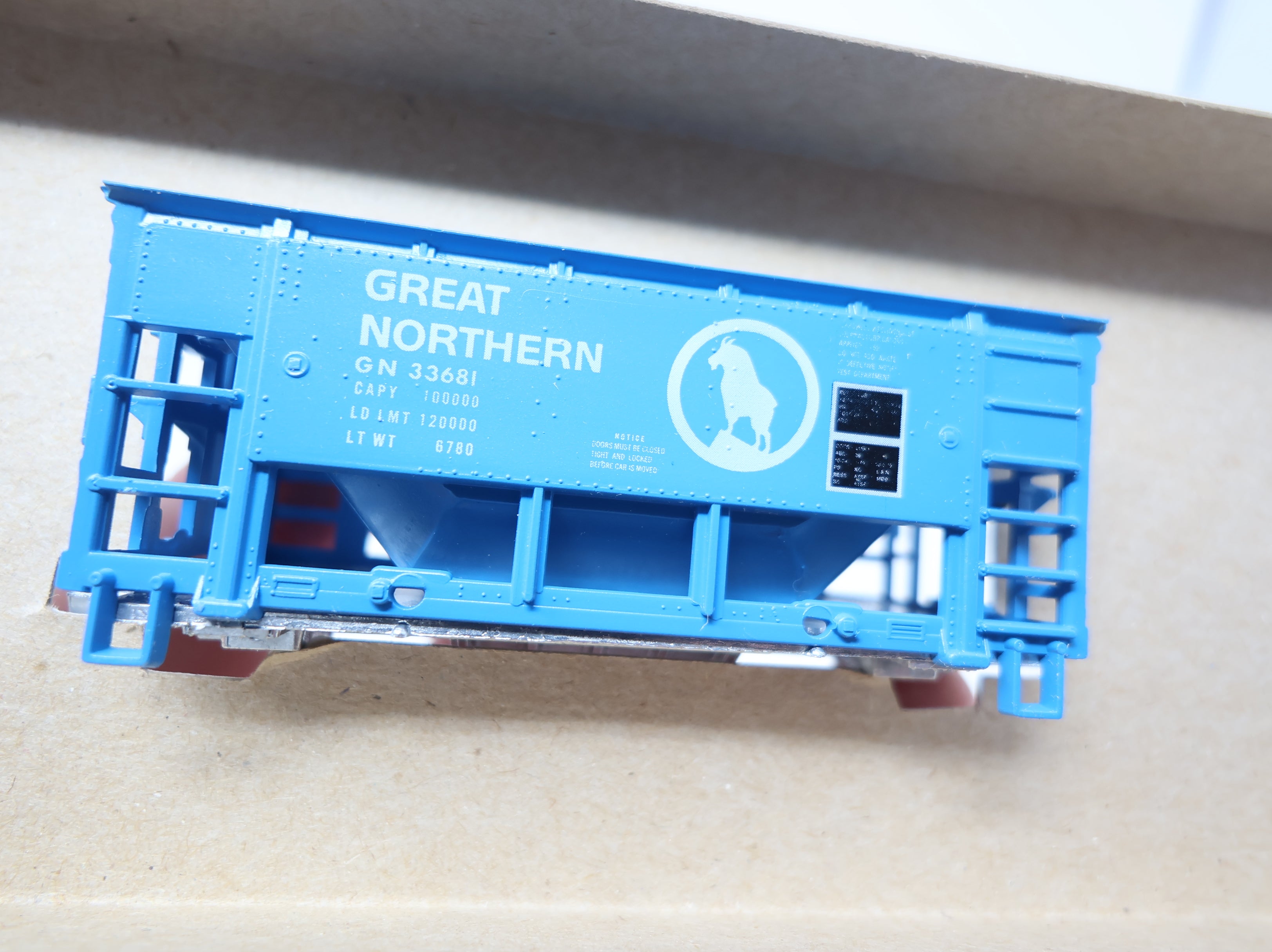 USED Roundhouse 1425 HO Scale Ore Car Great Northern GN #33681 KIT