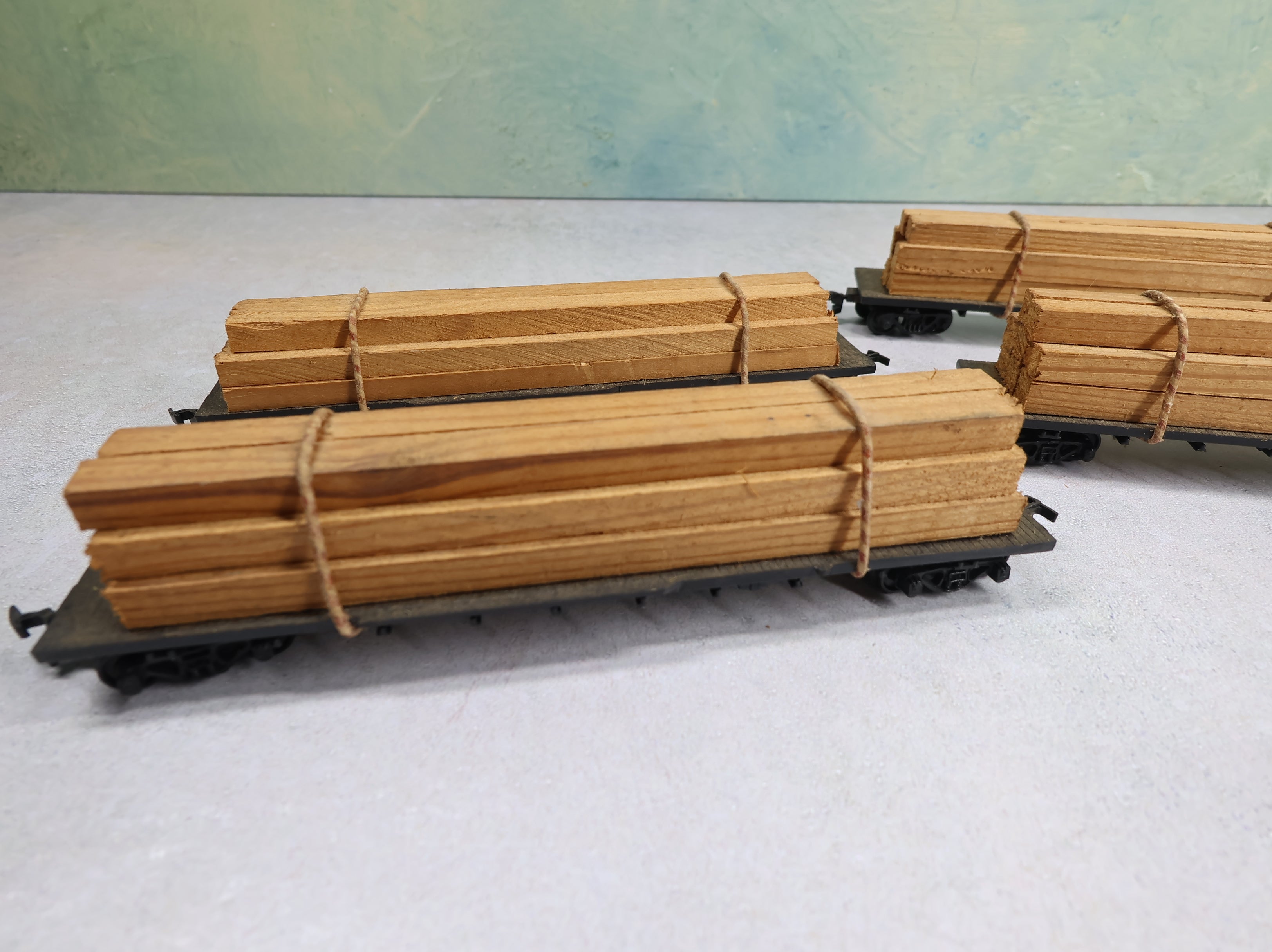 USED Athearn HO Scale 50' Flat Cars w/ Lumber Load (4 pcs)