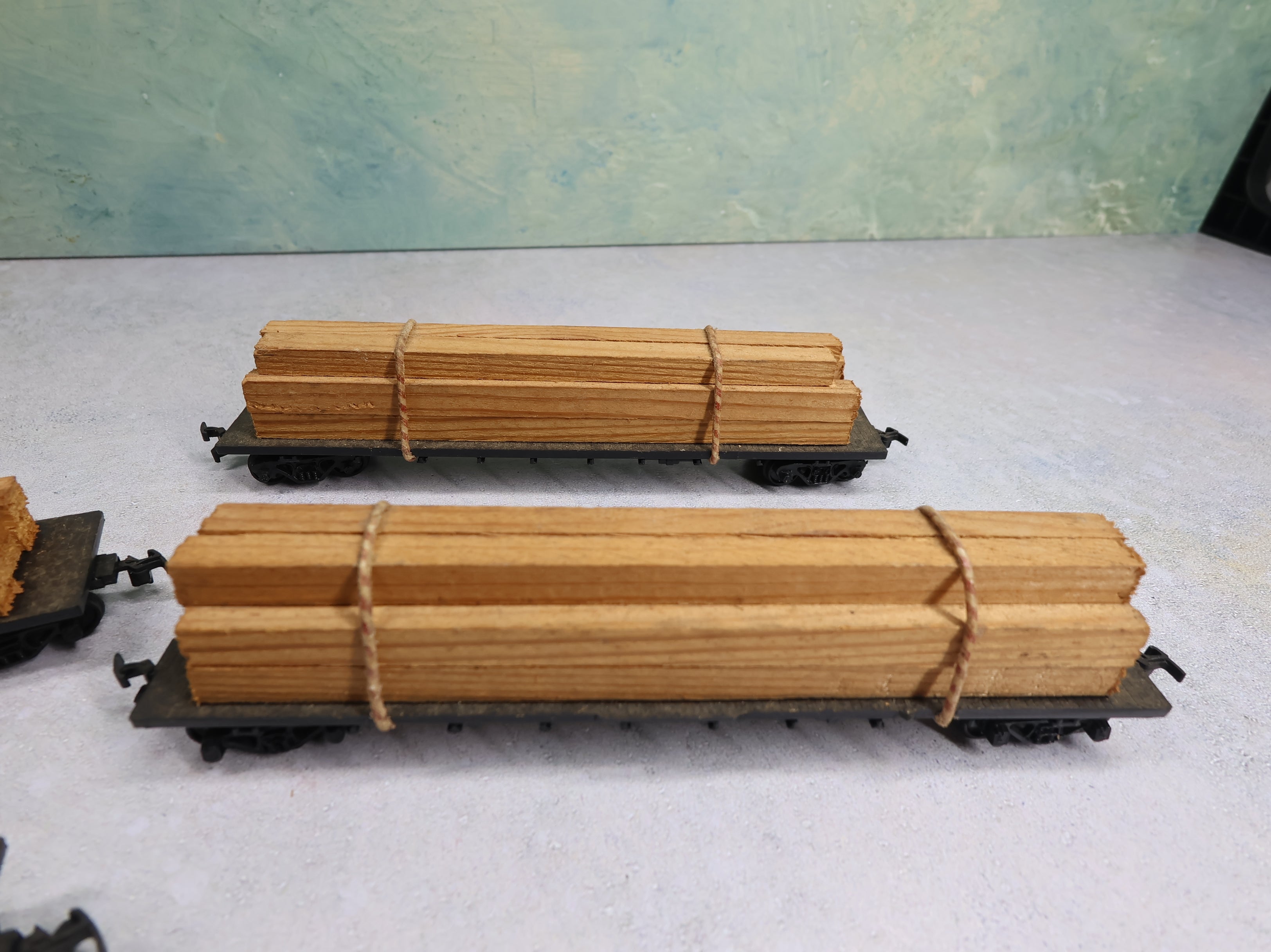 USED Athearn HO Scale 50' Flat Cars w/ Lumber Load (4 pcs)