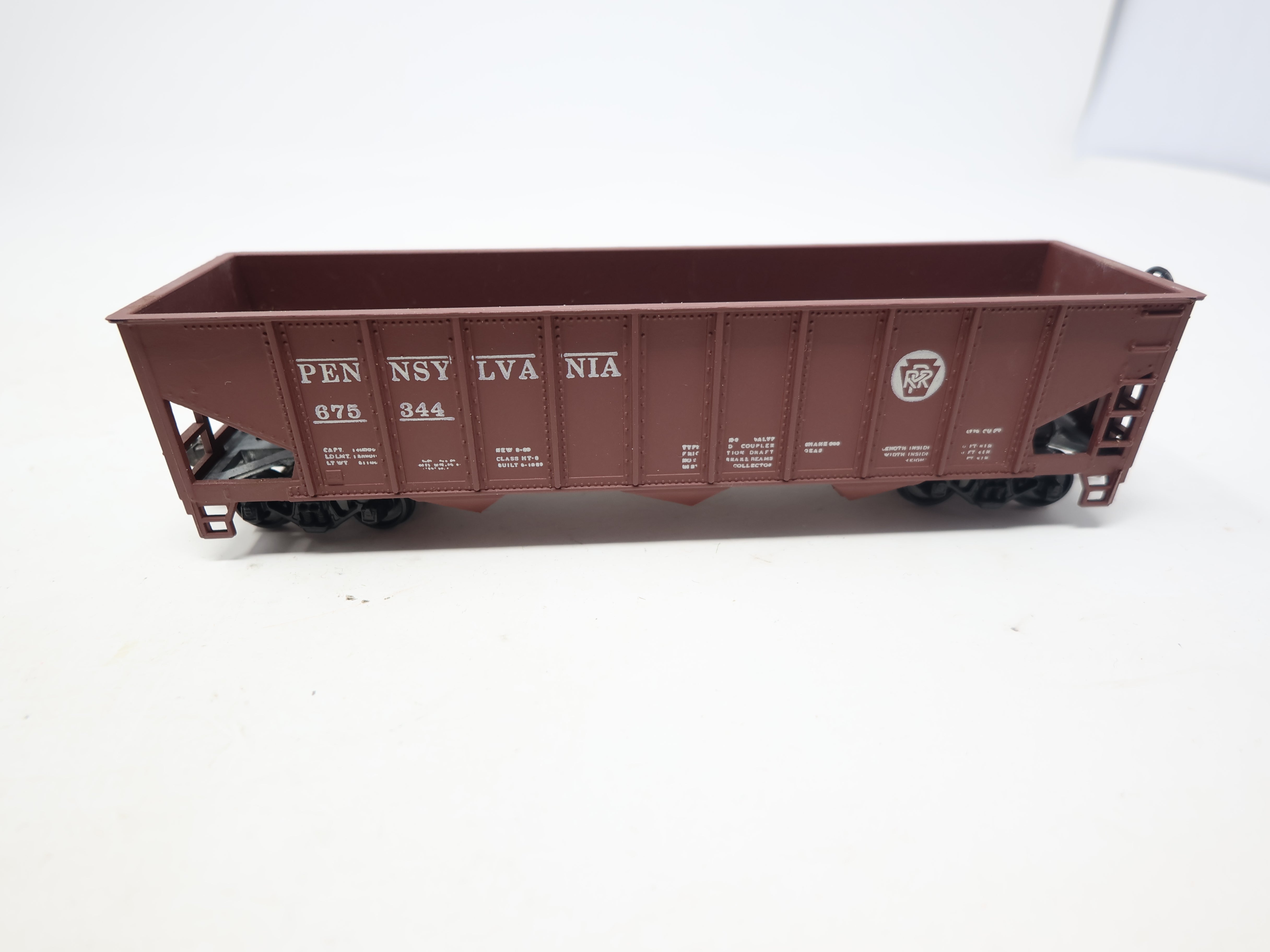 USED Roundhouse 1488 HO Scale, 40' AAR 3 Bay Hopper w/ Load, Pennsylvania PRR #675344