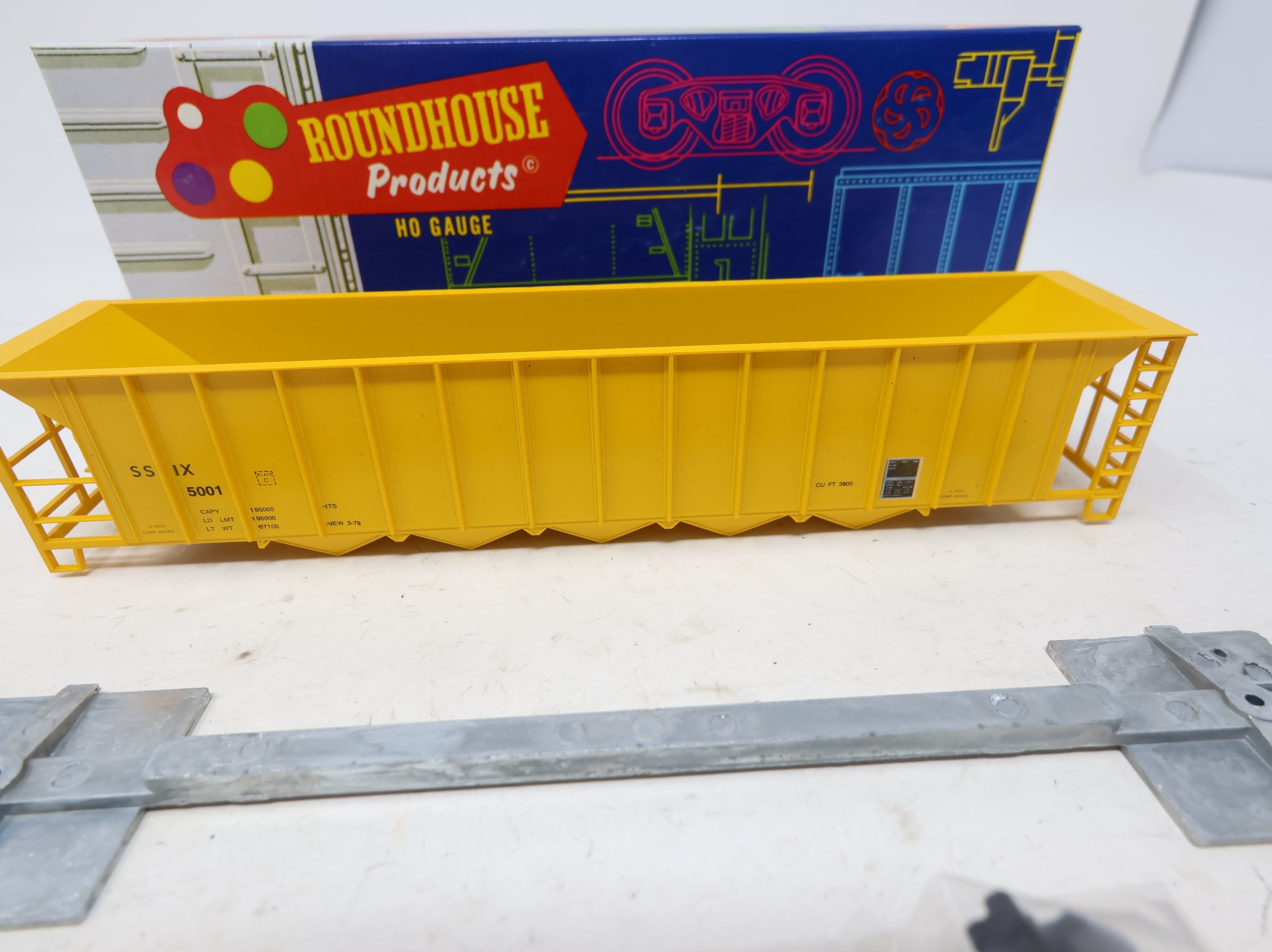 USED Roundhouse 1733 HO Scale 5 Bay Rapid Discharge Hopper Itel Corporation SSIX #5001 KIT