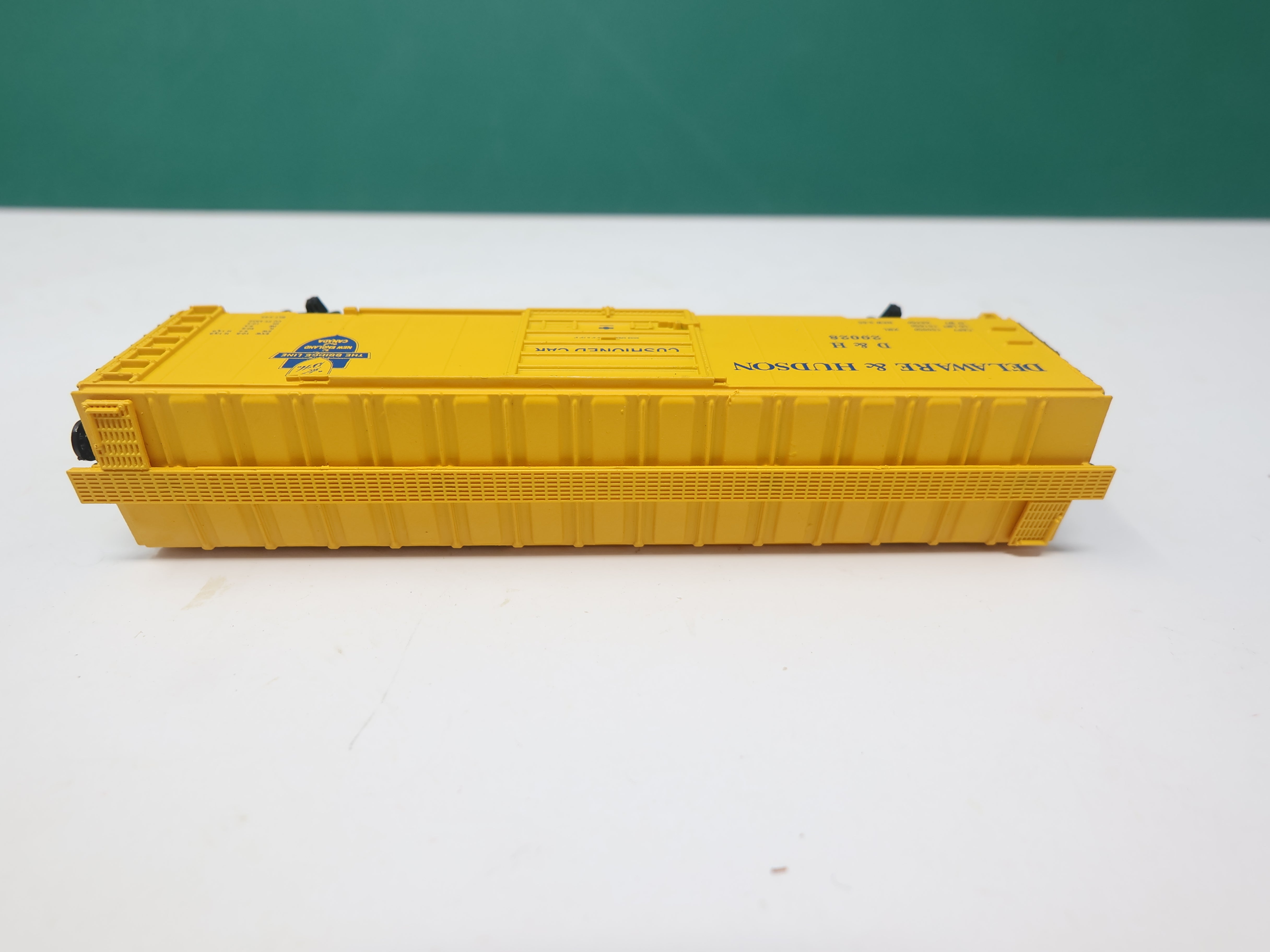 USED Con-Cor 0001-041204-3 N Scale, 50' Box Car, Delaware and Hudson DH #29028