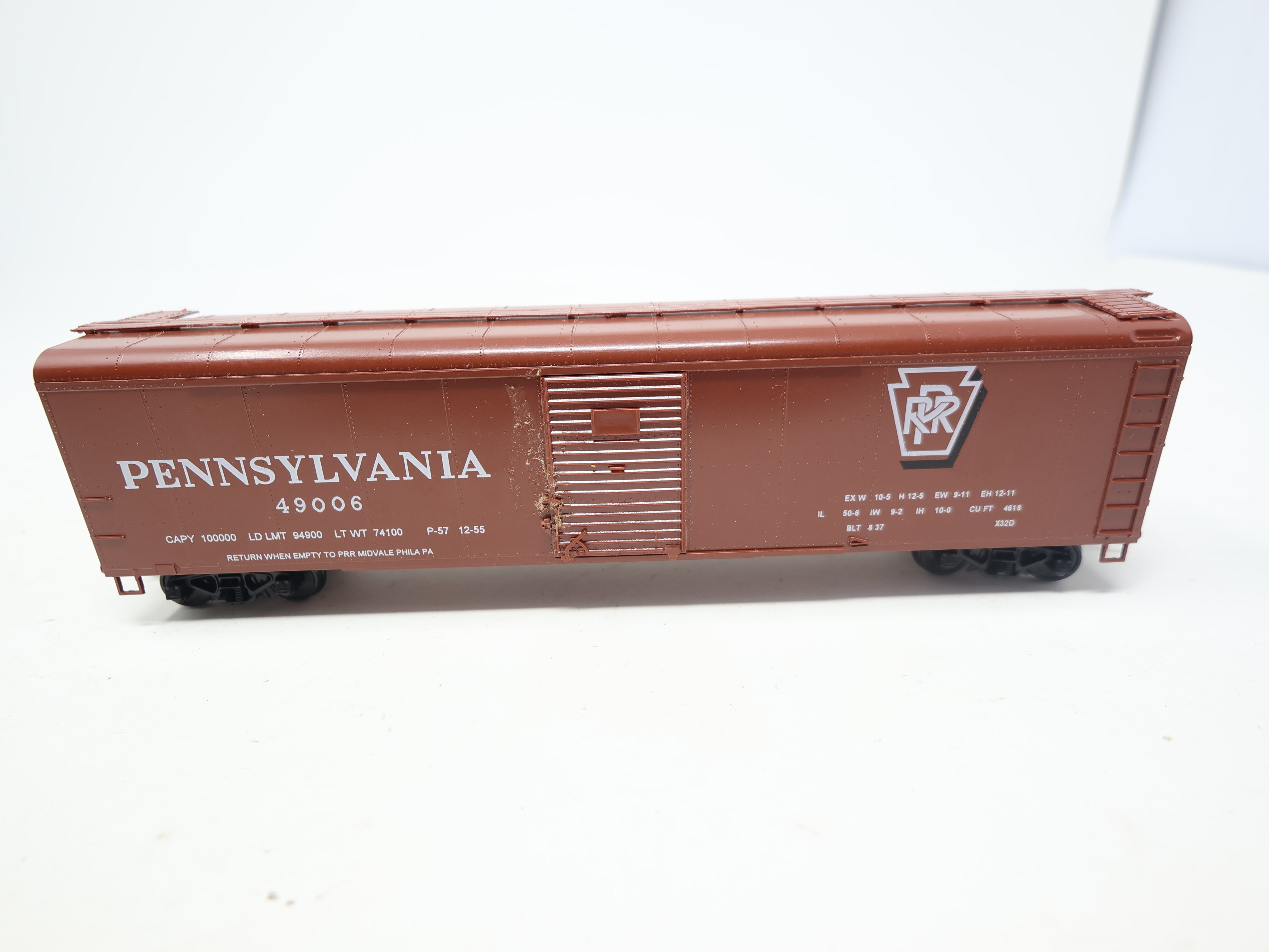 USED Bowser 55422 HO Scale, 50' Rounded Roof Single Door Box Car, Pennsylvania PRR #49006, Shadow Keystone