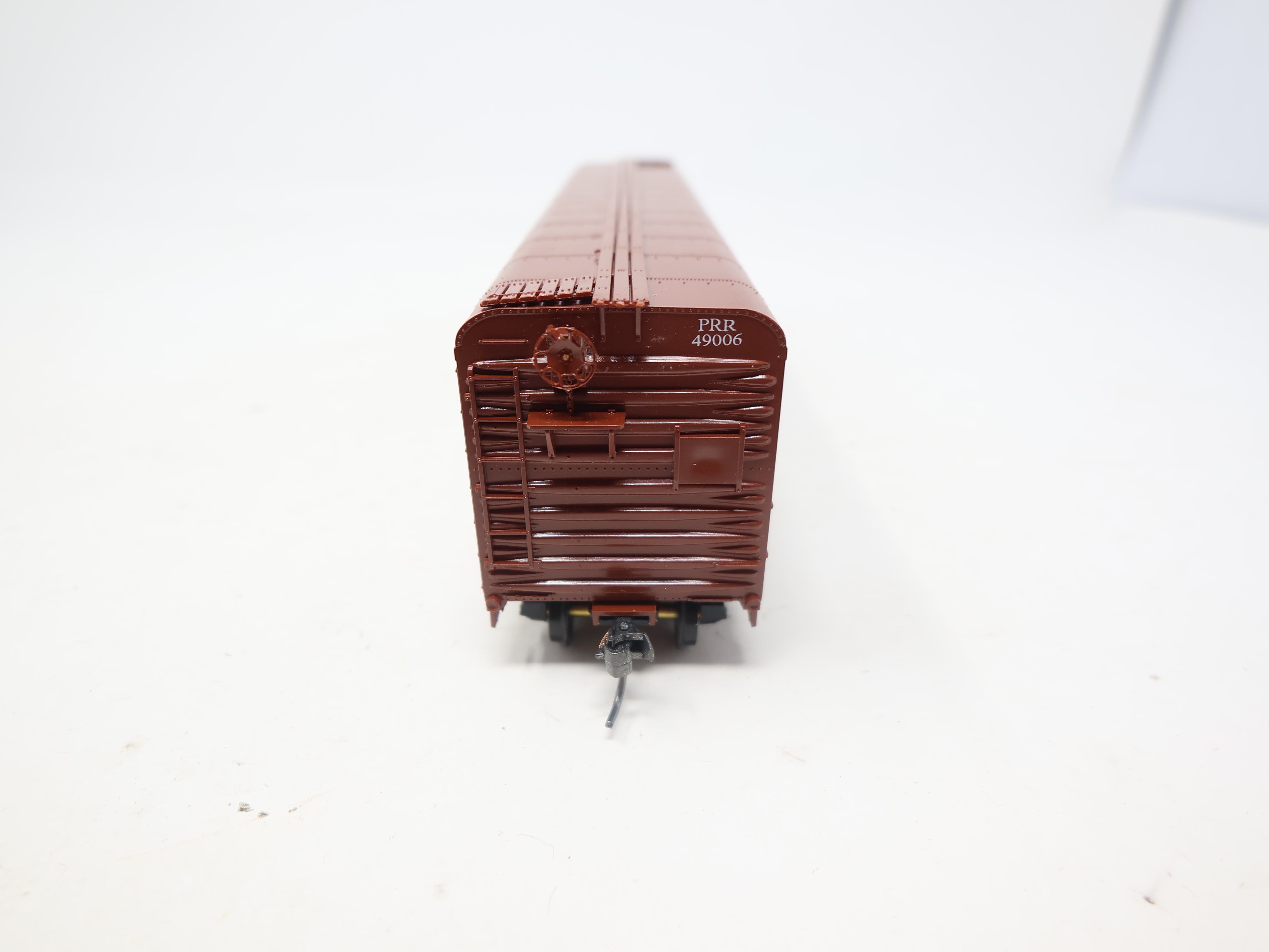 USED Bowser 55422 HO Scale, 50' Rounded Roof Single Door Box Car, Pennsylvania PRR #49006, Shadow Keystone