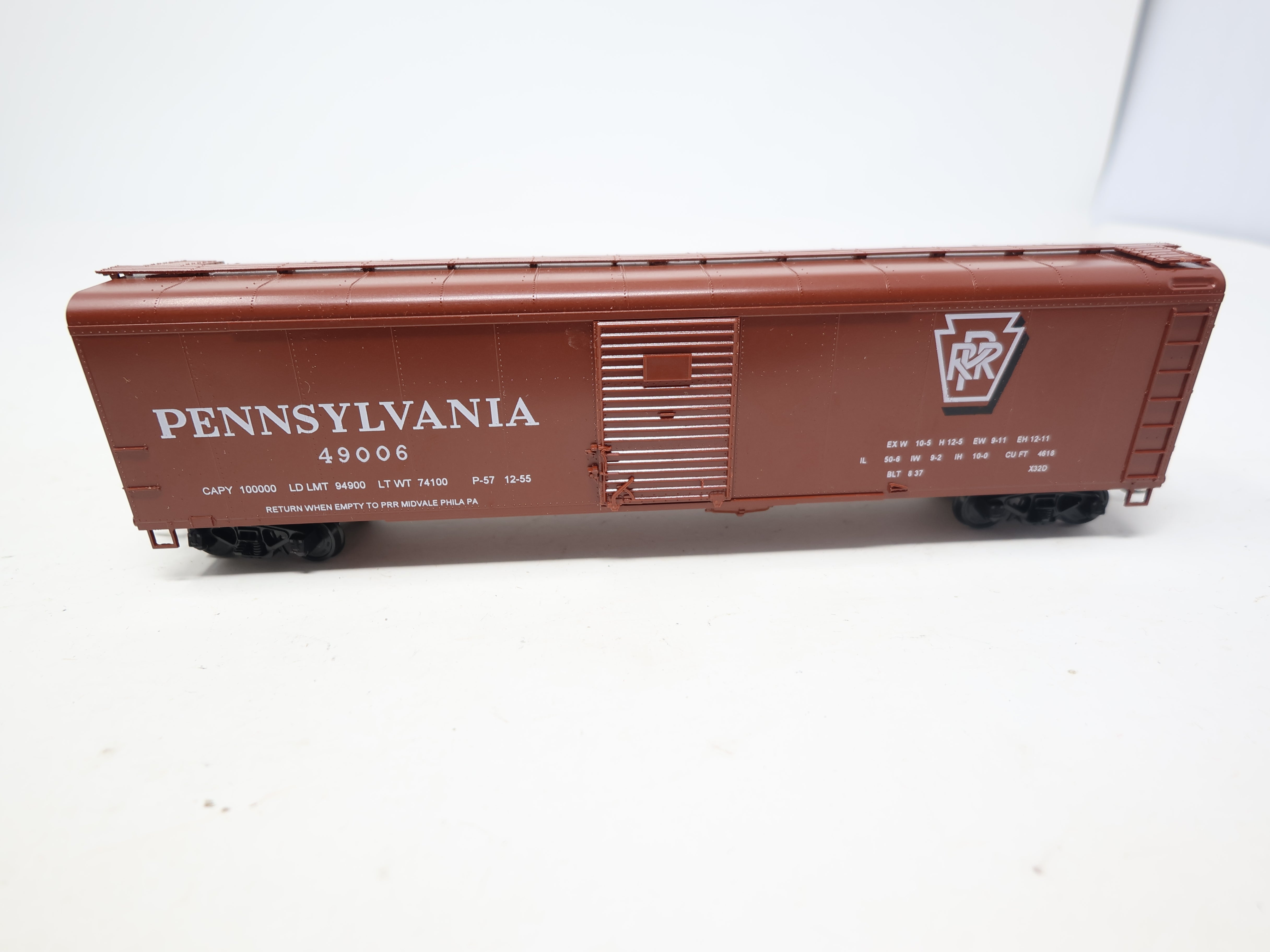 USED Bowser 55422 HO Scale, 50' Rounded Roof Single Door Box Car, Pennsylvania PRR #49006, Shadow Keystone