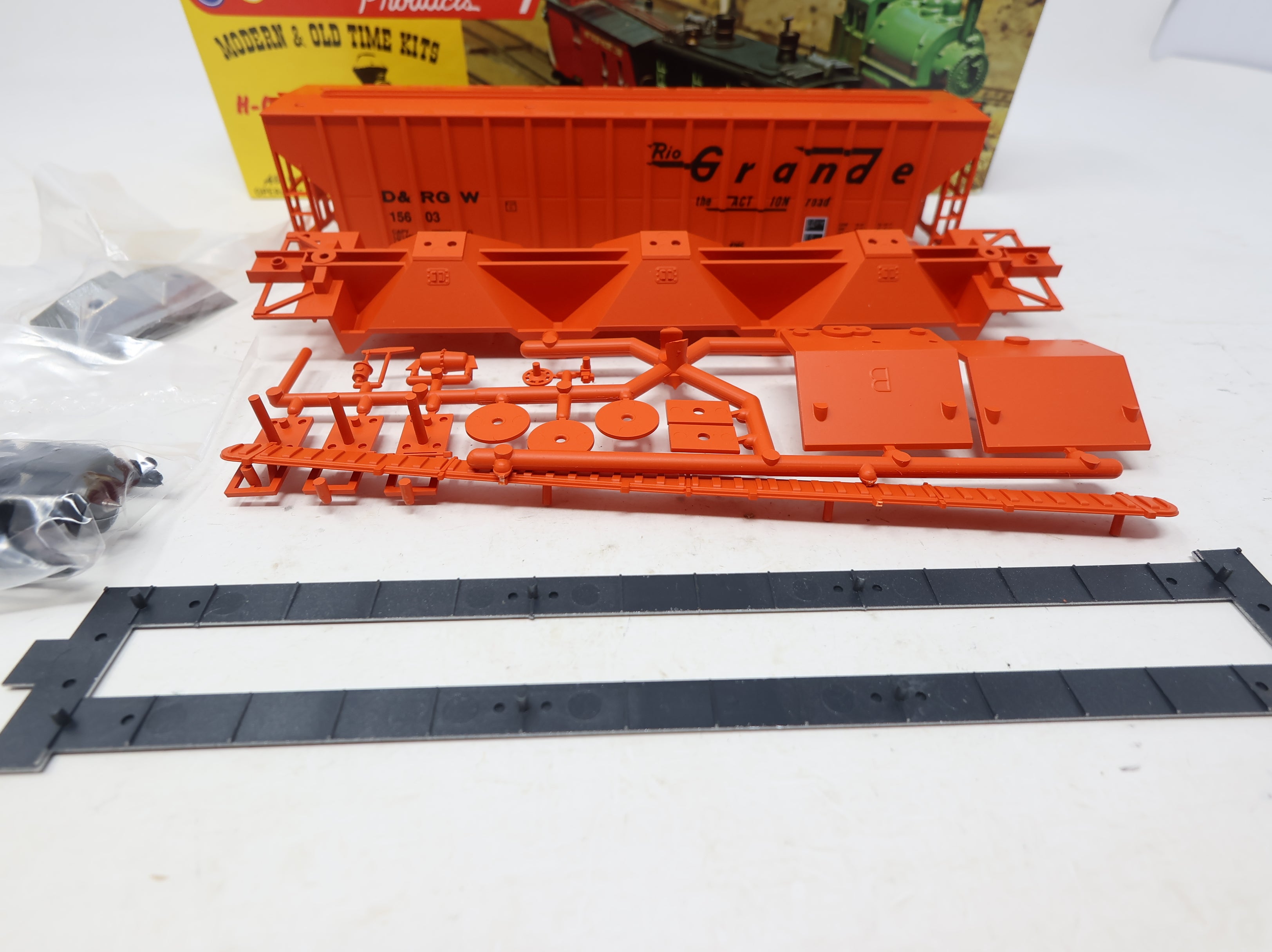 USED Roundhouse 3522 HO Scale 50' FMC Covered Hopper Rio Grande D&RGW #15603 KIT