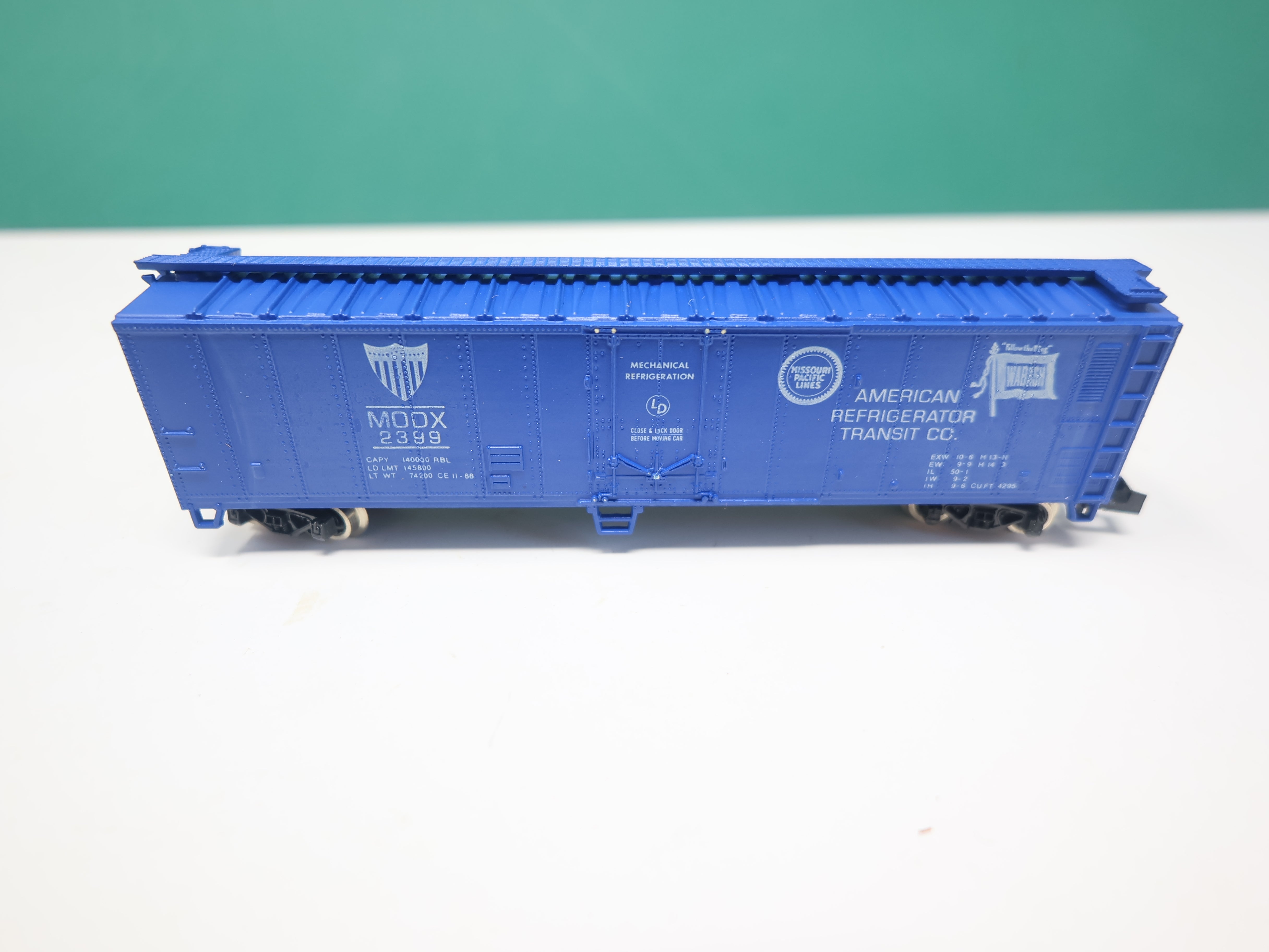 USED Atlas 3243 N Scale, 50' Mechanical Reefer, American Refrigerator Transit ART #2399