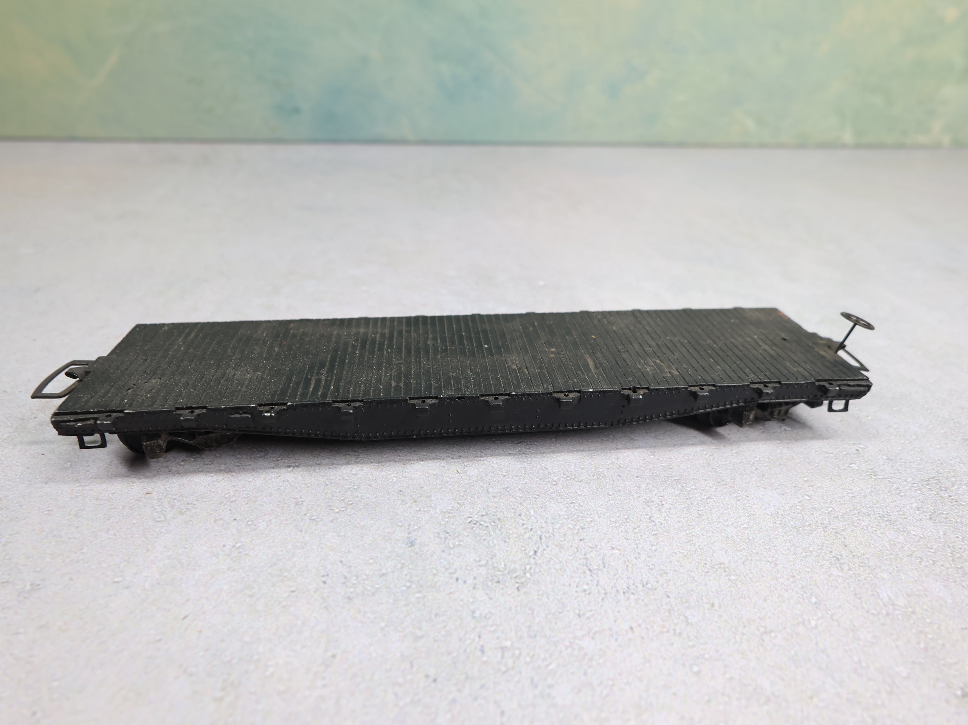 USED Mantua HO Scale 40' Flat Car Undecorated Black Euro Couplers