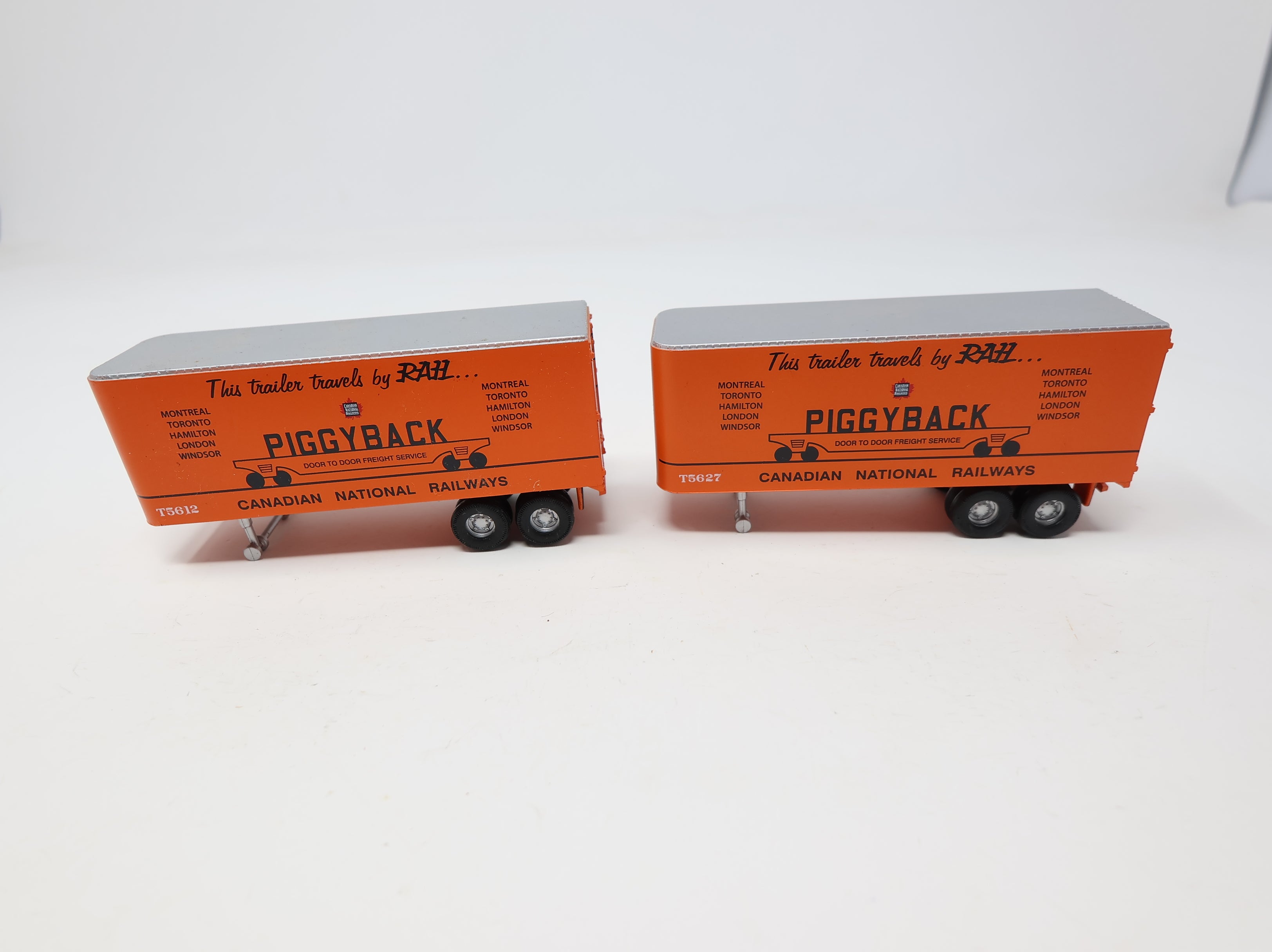 USED Athearn HO Scale 50' Flat Car w/ Piggy Trailers Canadian National CN #663471