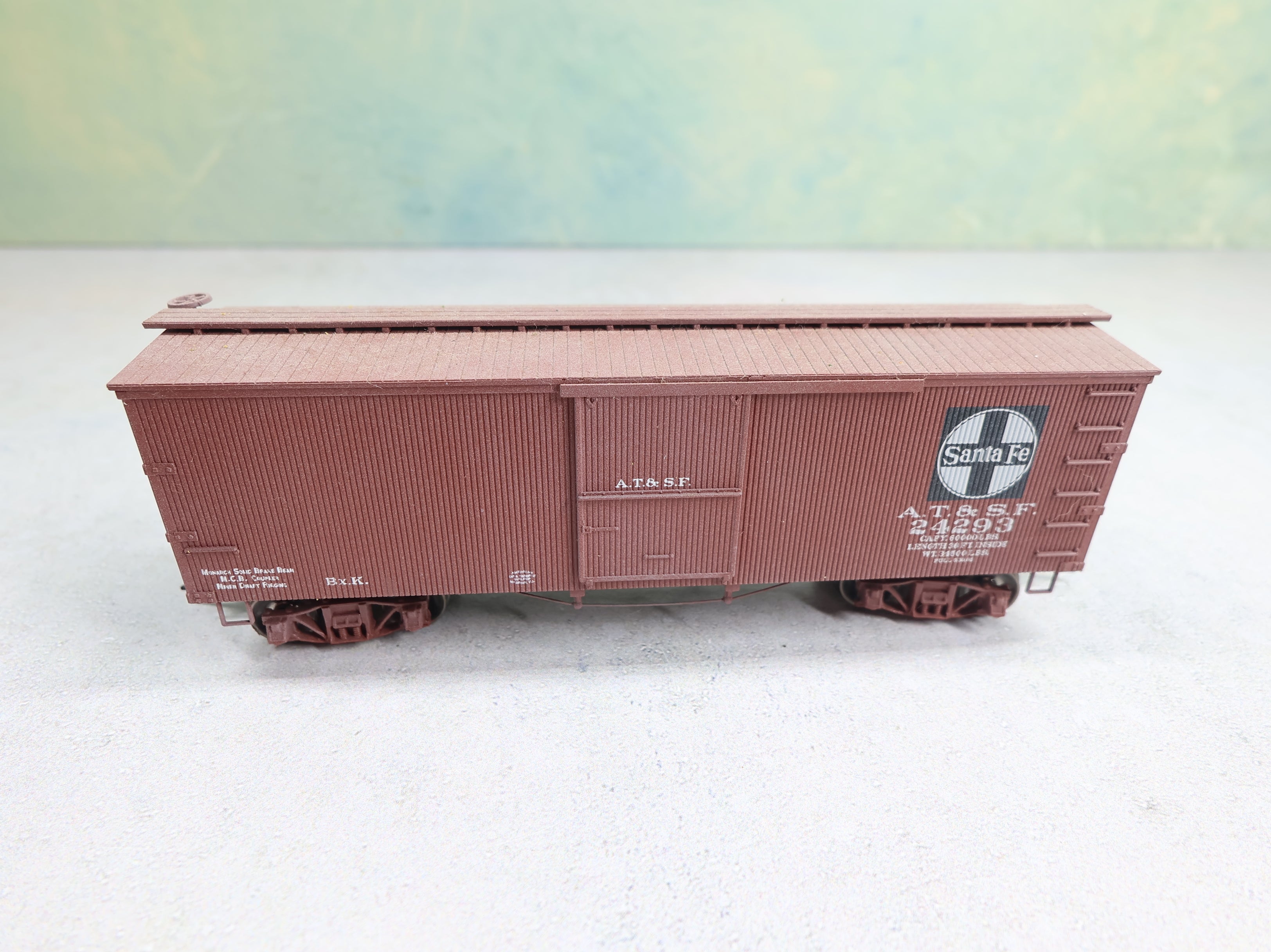 USED Athearn Roundhouse 84253 HO Scale 36' Wooden Box Car Santa Fe ATSF #24293