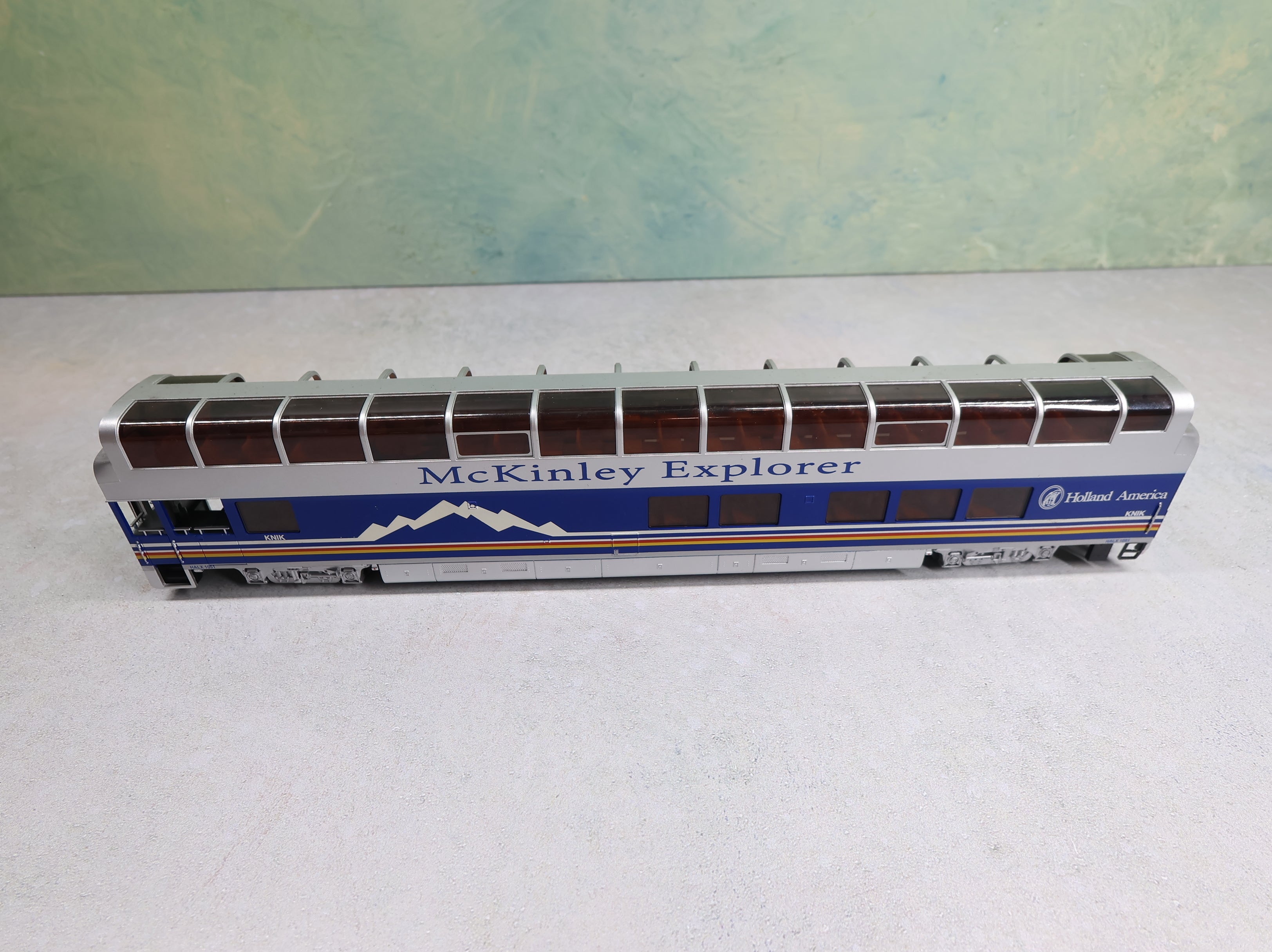 USED Bachmann HO Scale Full Dome Passenger Car Holland America HALX #1051 McKinley Explorer