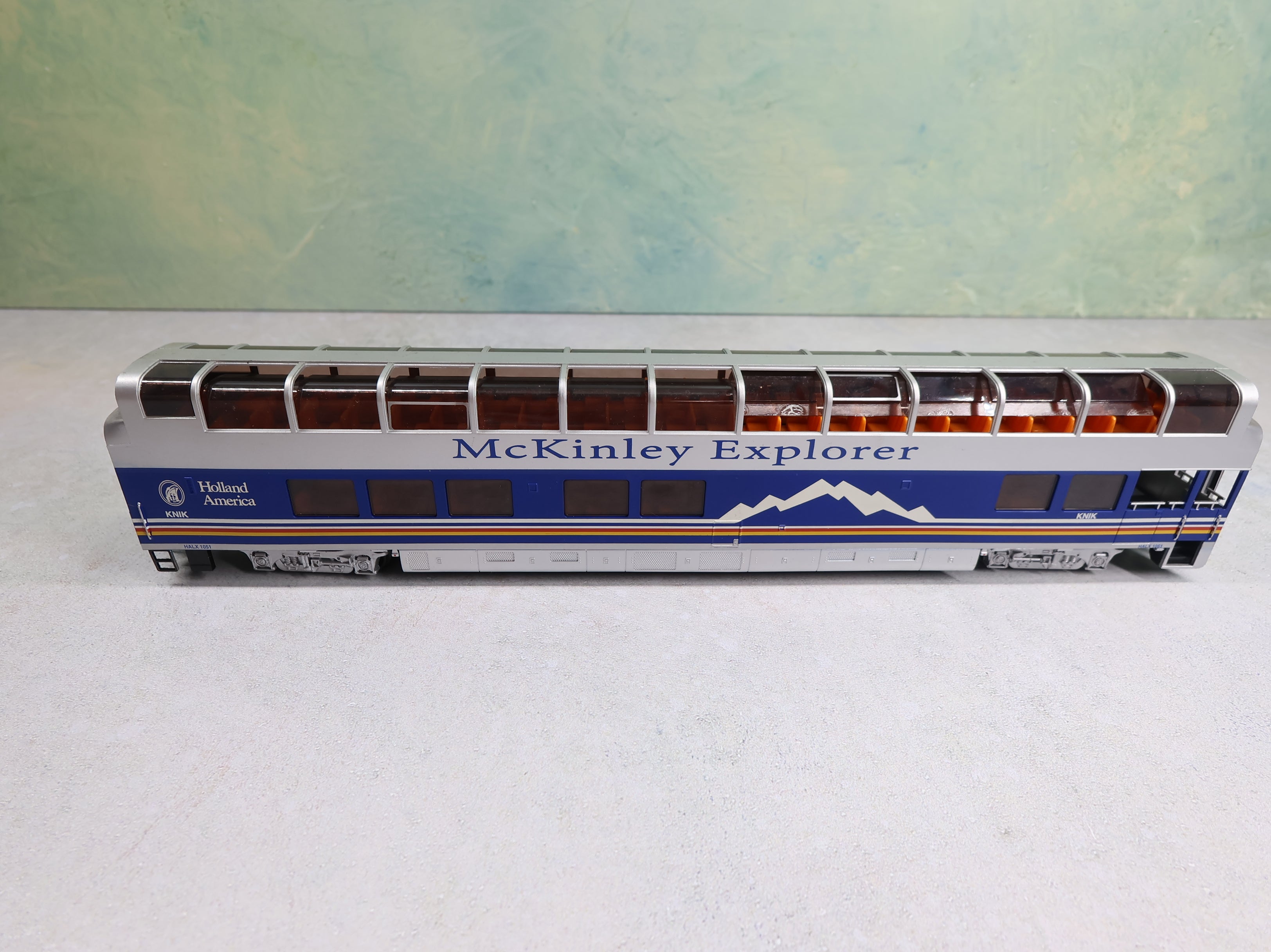 USED Bachmann HO Scale Full Dome Passenger Car Holland America HALX #1051 McKinley Explorer