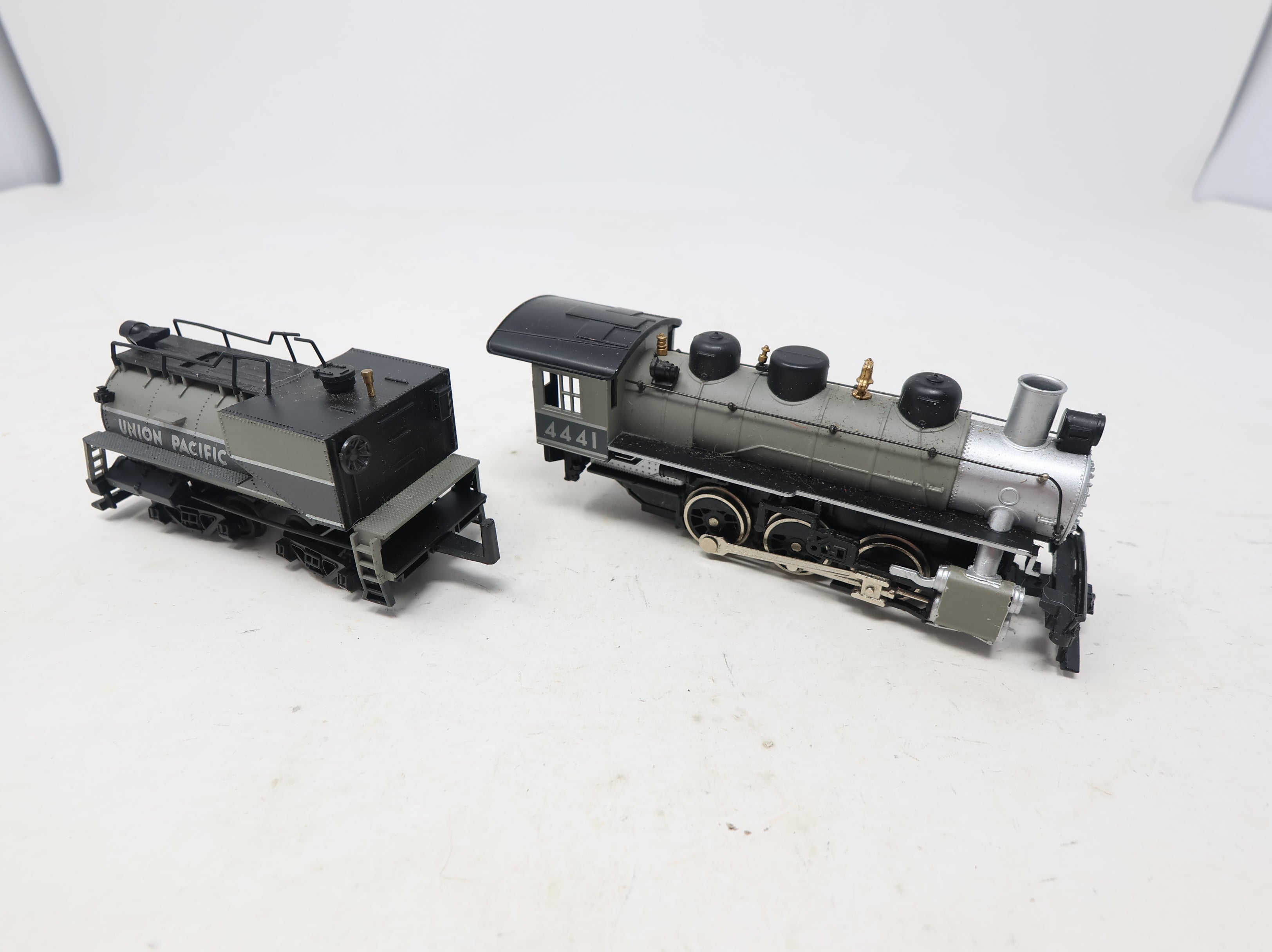 USED Bachmann HO Scale 0-6-0 Steam Locomotive Union Pacific #4441 w/ Vanderbilt Tender DC