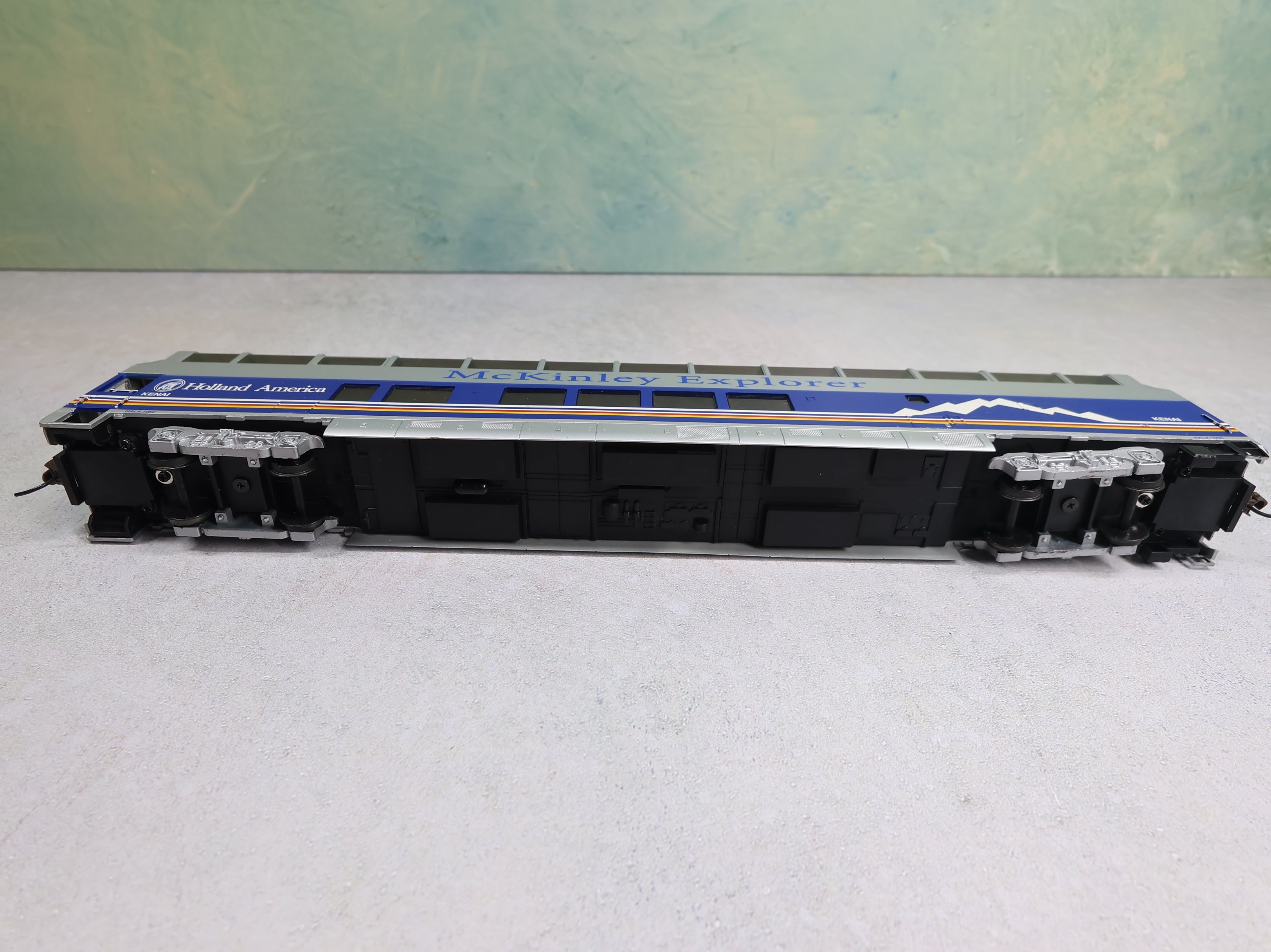 USED Bachmann HO Scale Full Dome Passenger Car Holland America HALX #1050 McKinley Explorer