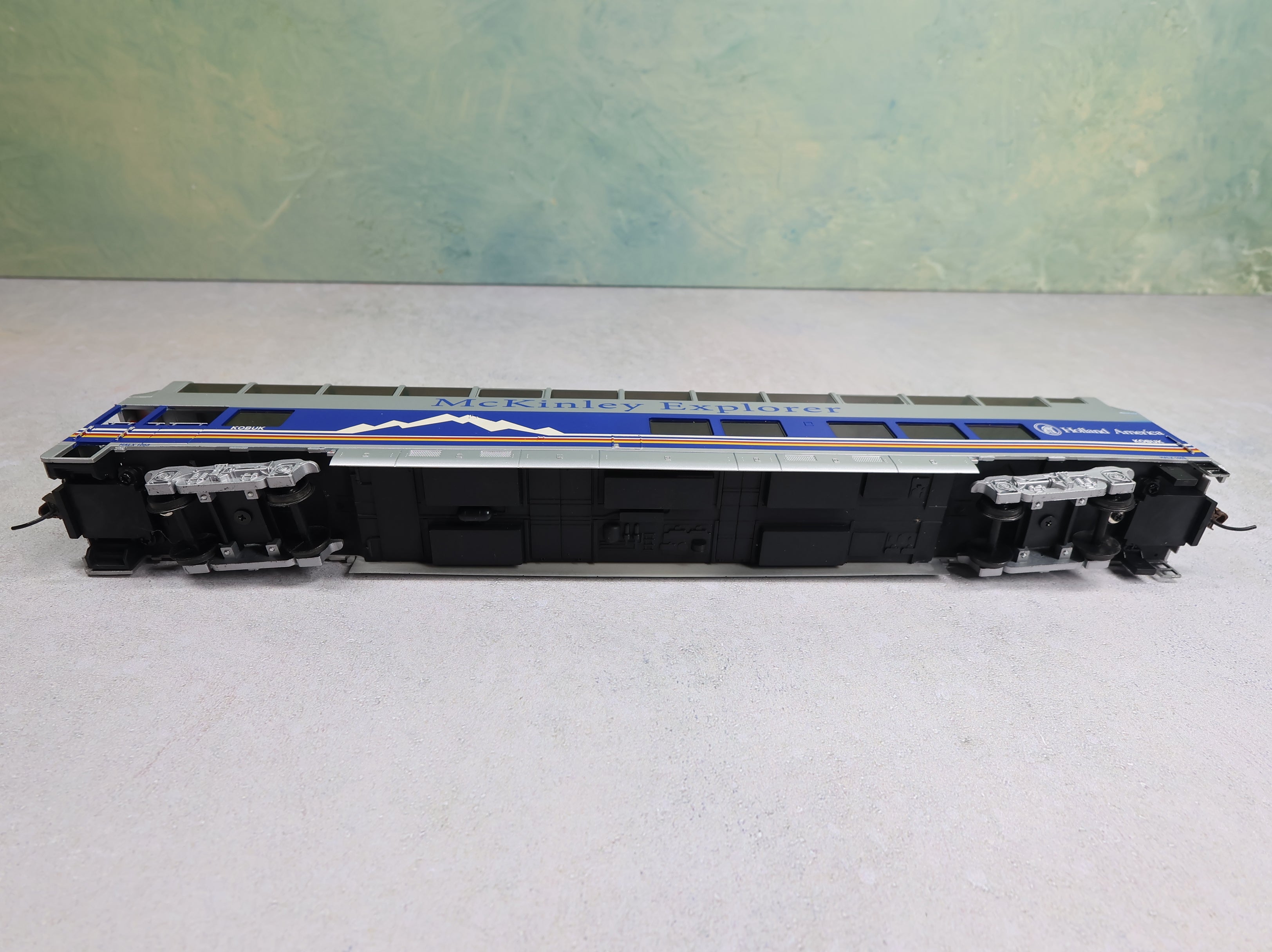 USED Bachmann HO Scale Full Dome Passenger Car Holland America HALX #1053 McKinley Explorer