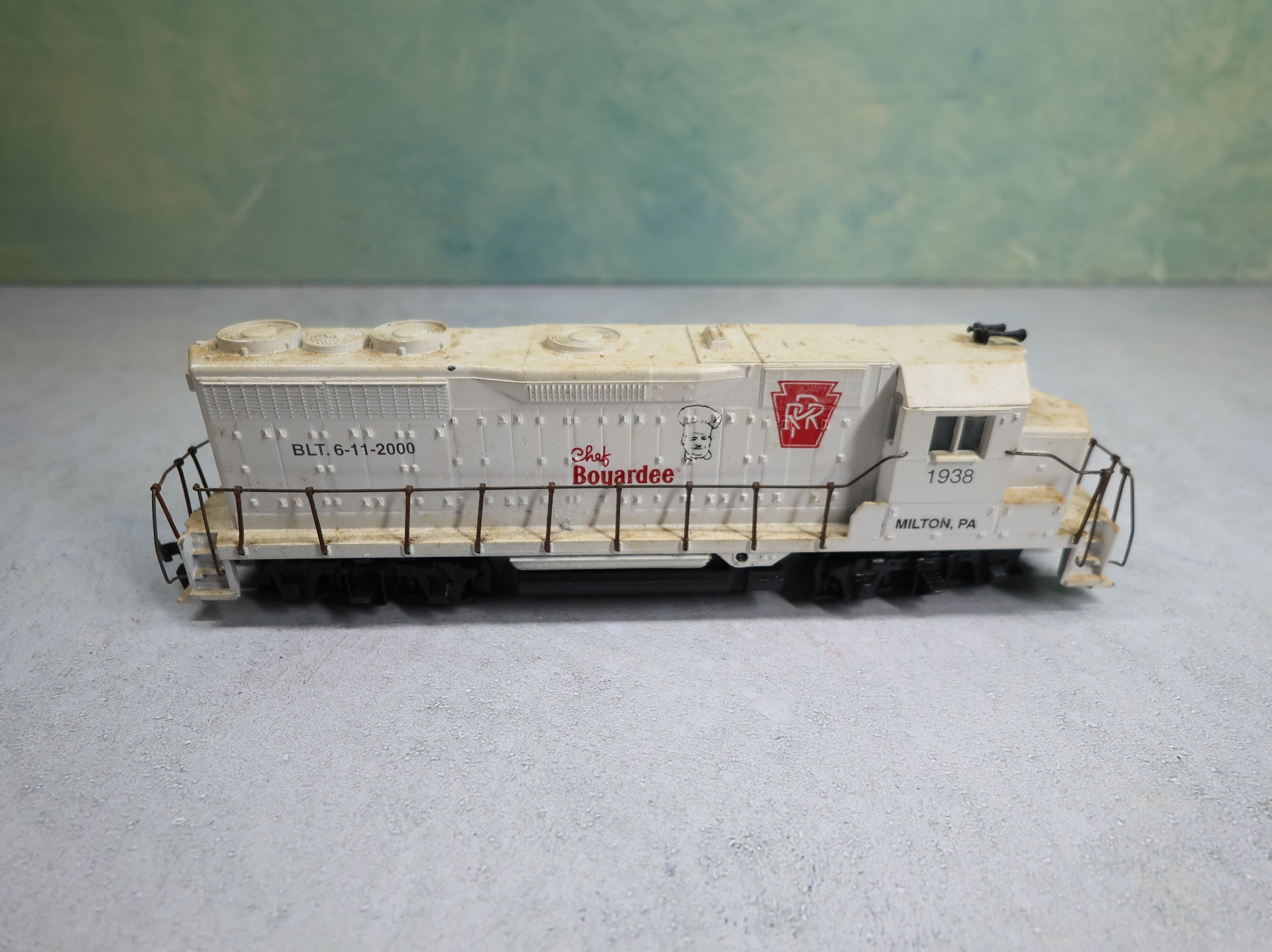 USED Athearn HO Scale RARE Diesel Locomotive Pennsylvania #1938 Chef Boyardee Unpowered