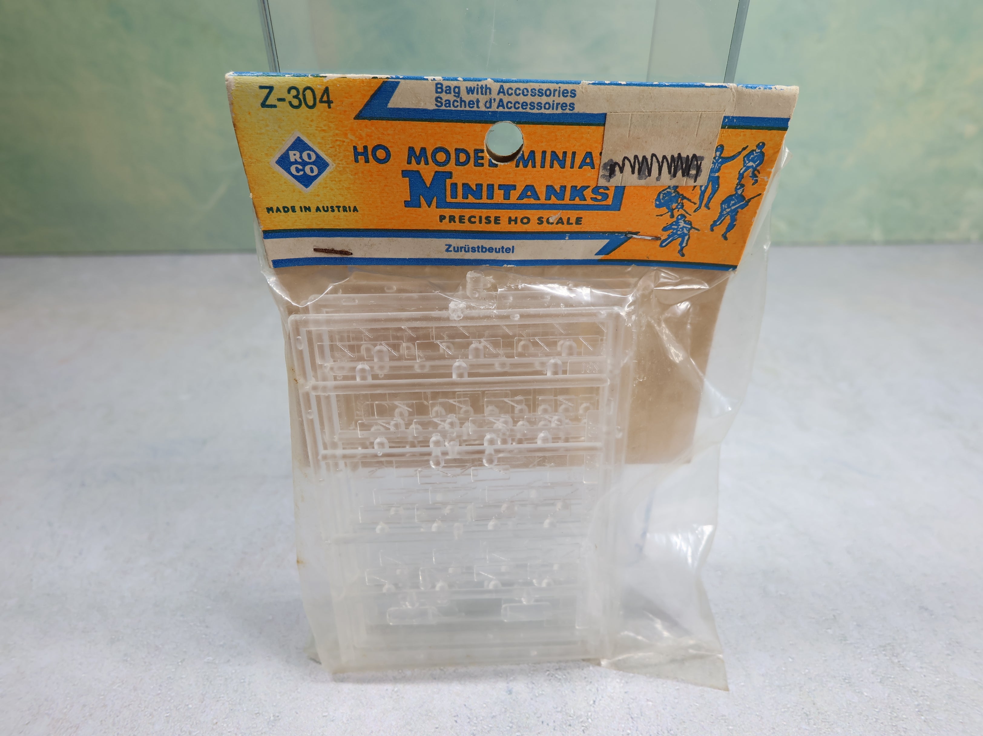 Roco Z304 HO Scale MiniTanks Windscreens, Windows & Accessories for Military Vehicles Details