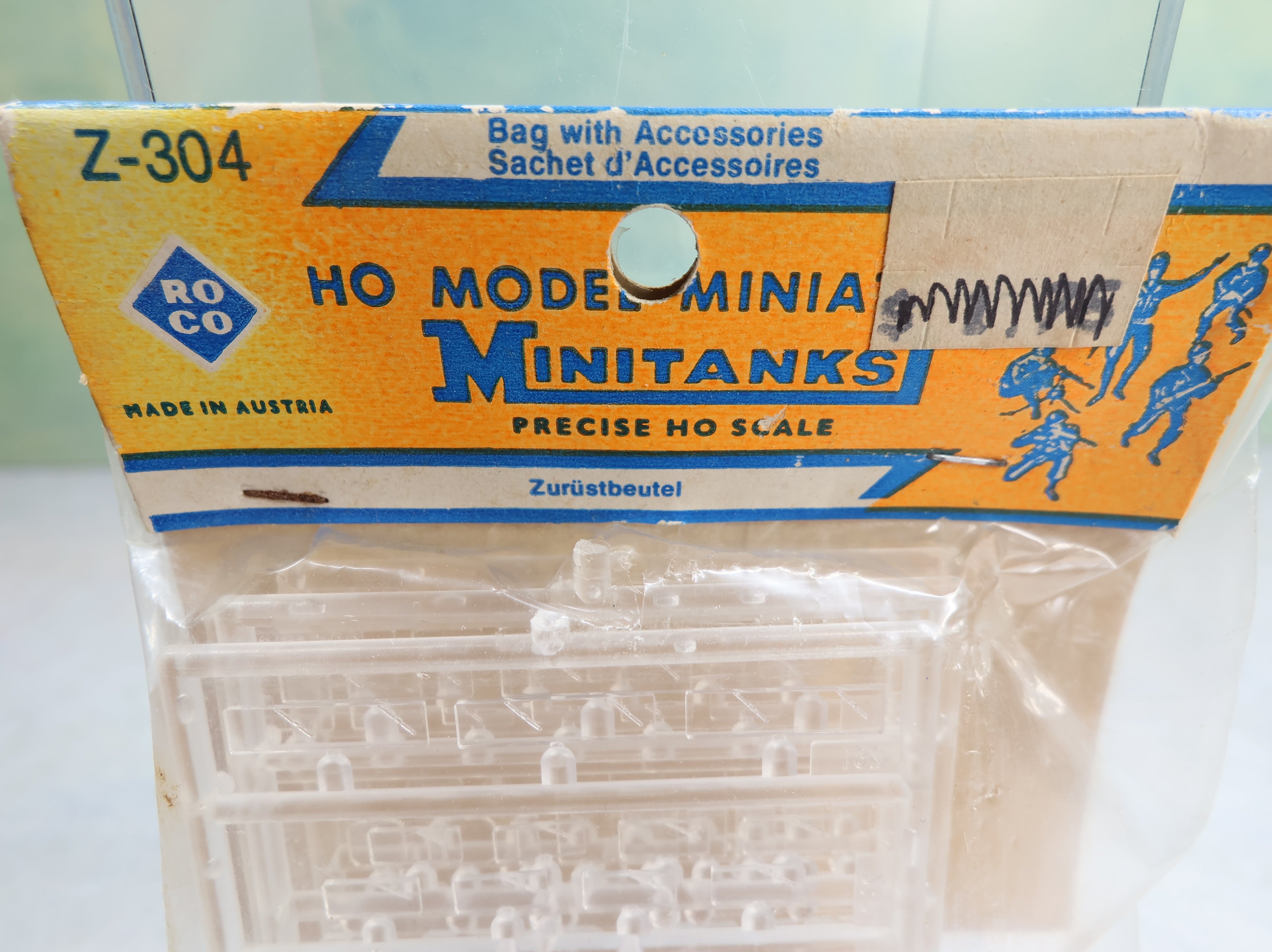 Roco Z304 HO Scale MiniTanks Windscreens, Windows & Accessories for Military Vehicles Details