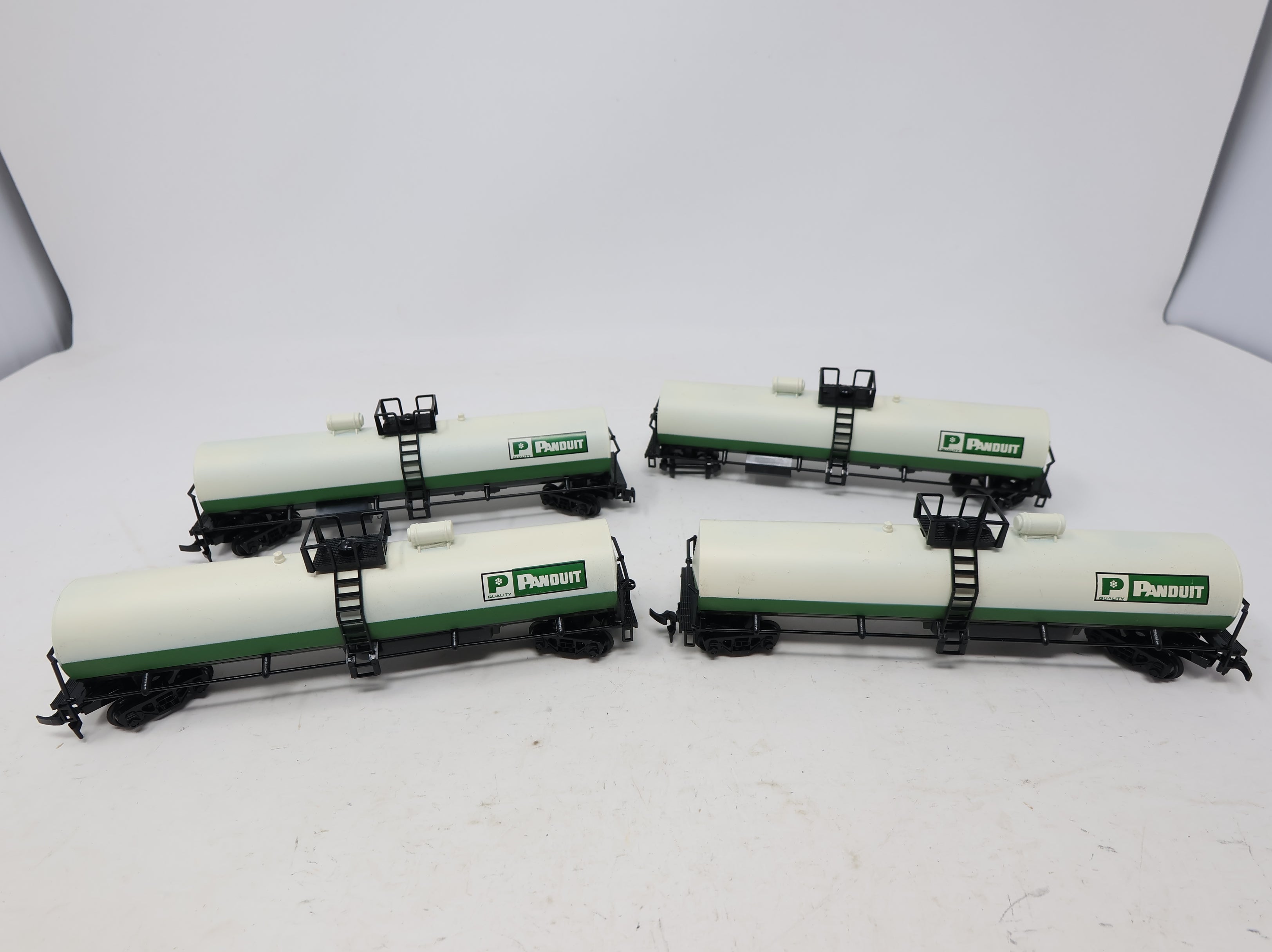 USED AHM HO Scale 46' Tank Car Panduit (4 pcs)