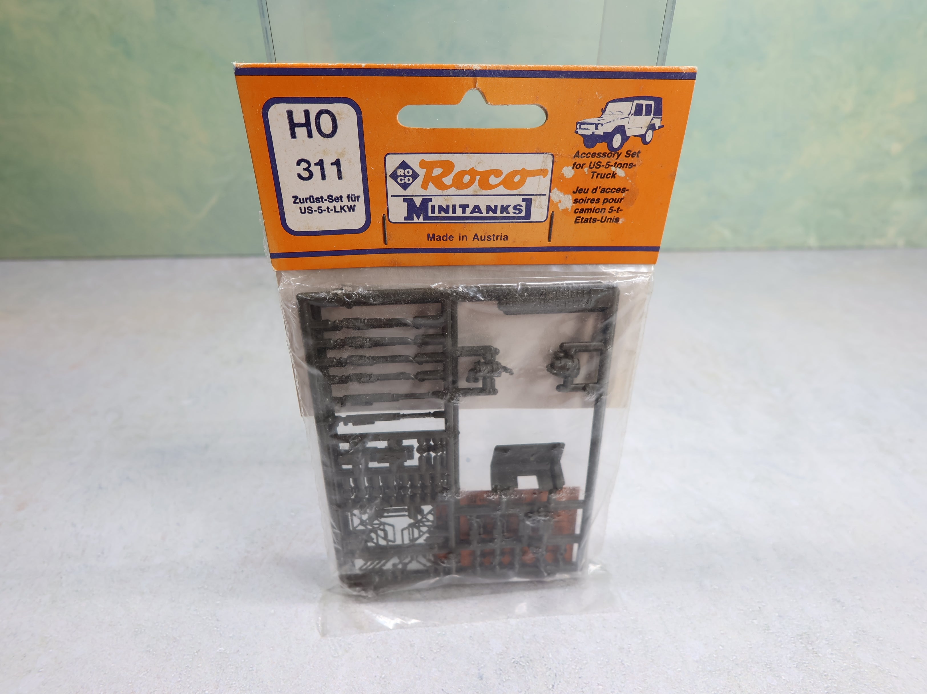 Roco 311 HO Scale MiniTanks Accessory Set for US 5 Tons Trucks (Air Filter, Exhaust Pipes, Outside Mirrors +) Details