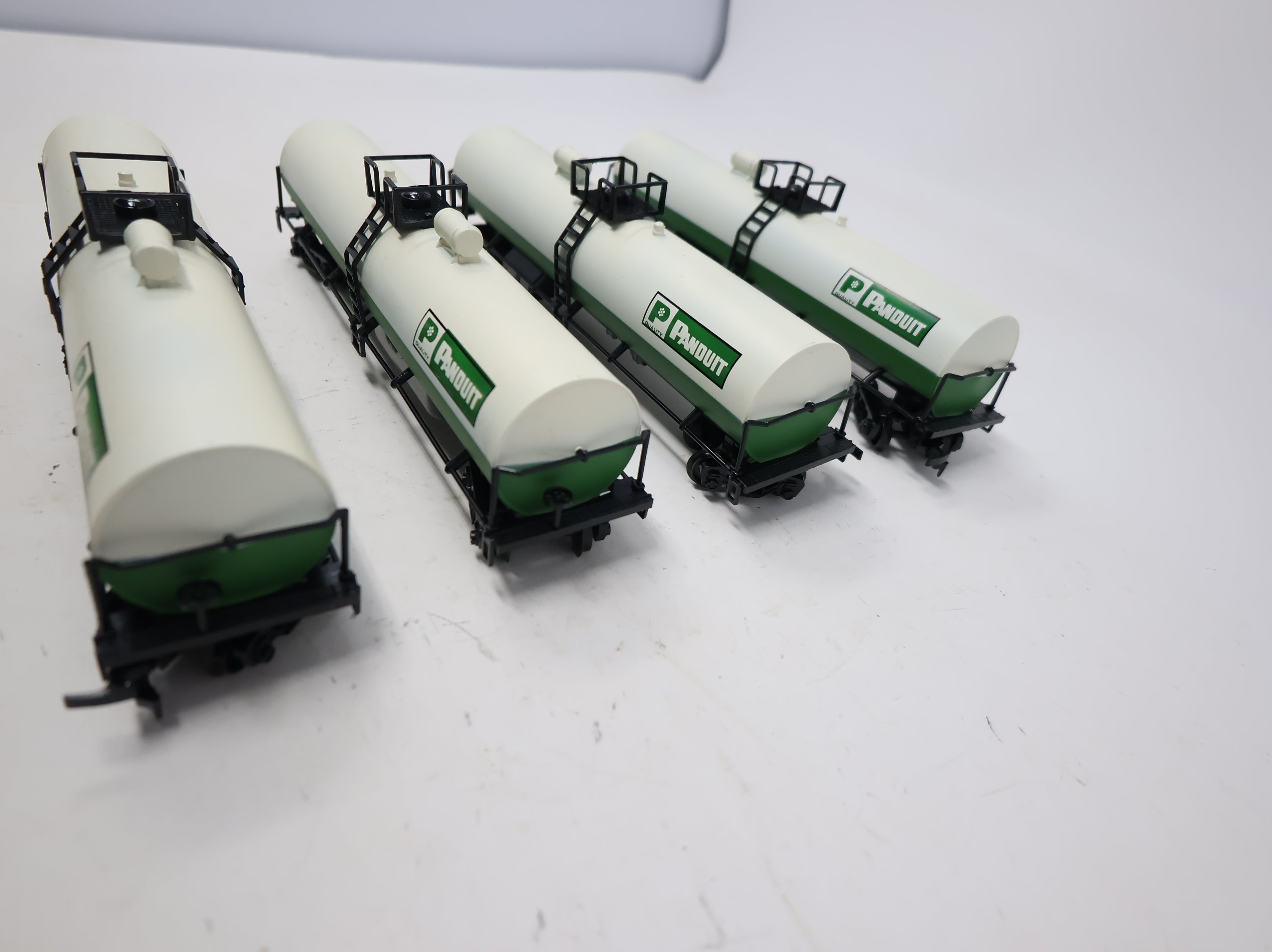 USED AHM HO Scale 46' Tank Car Panduit (4 pcs)