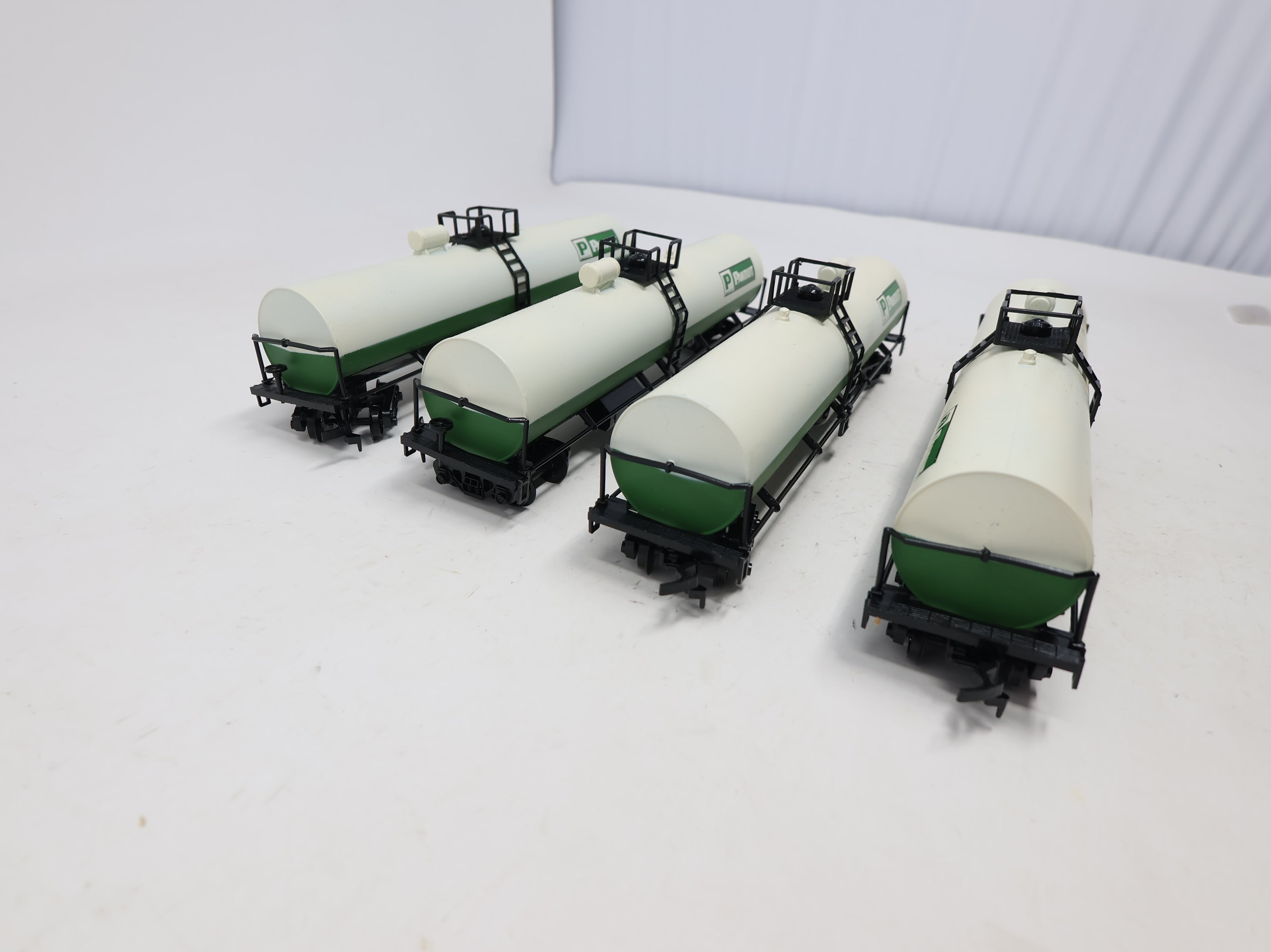 USED AHM HO Scale 46' Tank Car Panduit (4 pcs)