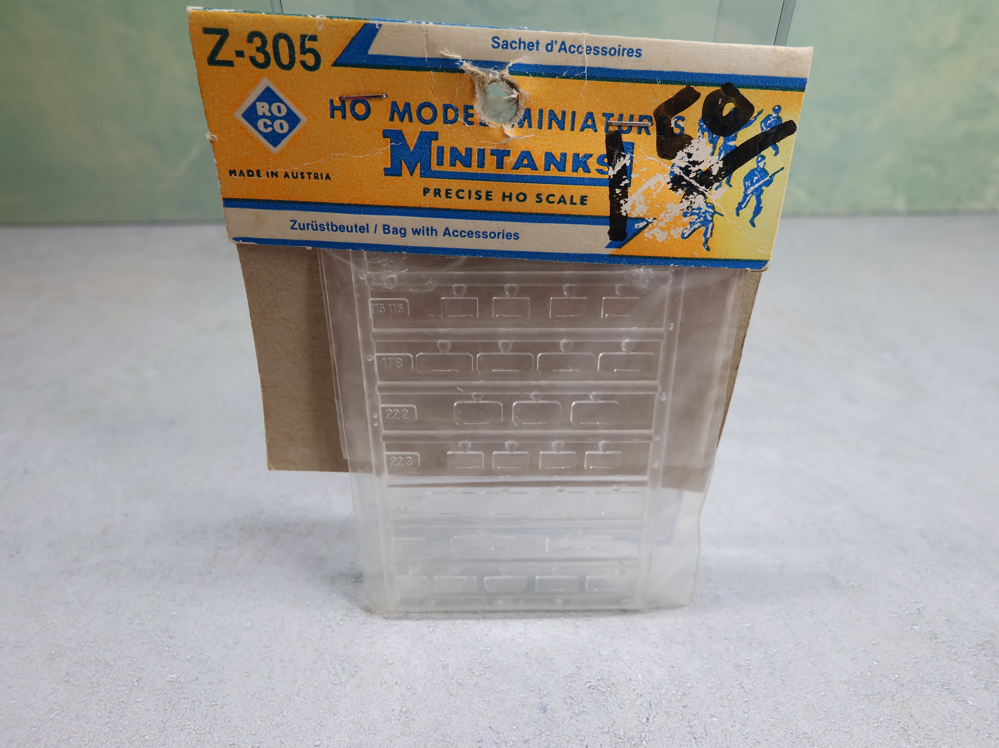 Roco Z305 HO Scale MiniTanks Windscreens, Windows & Accessories for Military Vehicles Details