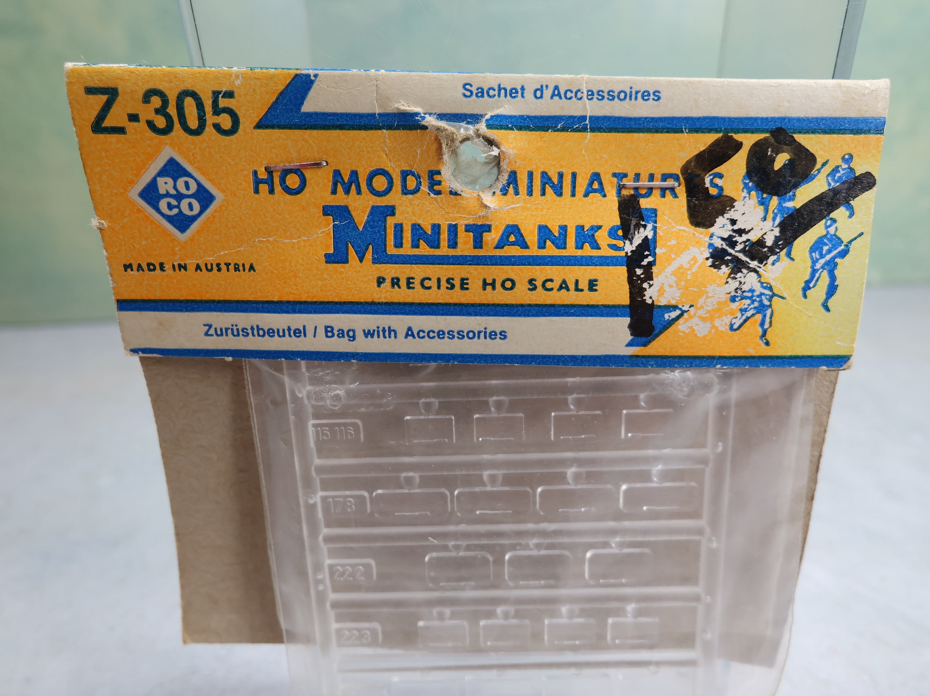 Roco Z305 HO Scale MiniTanks Windscreens, Windows & Accessories for Military Vehicles Details