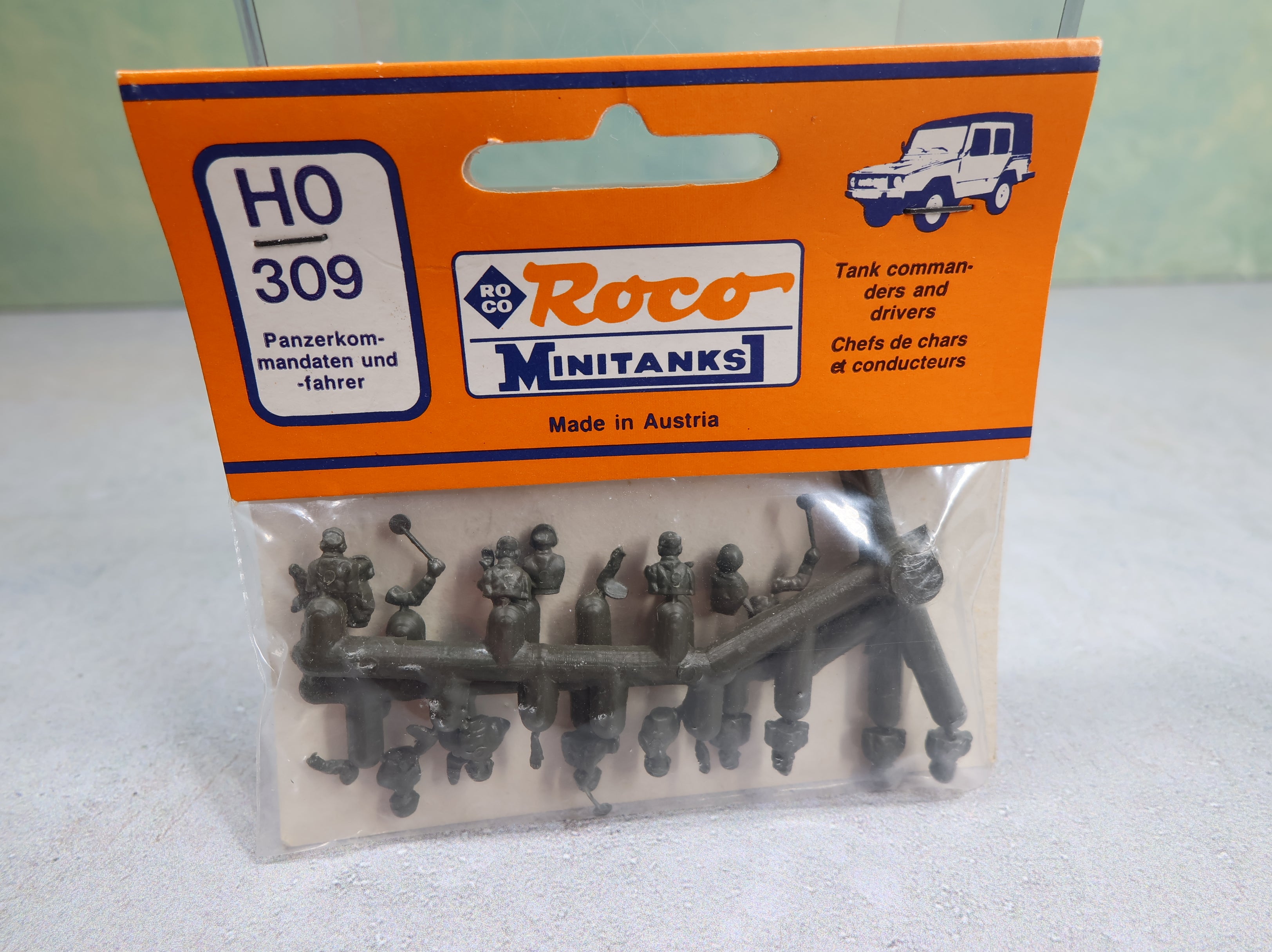 Roco 309 HO Scale MiniTanks Tank Commanders & Drivers w/ Different Headgears Details