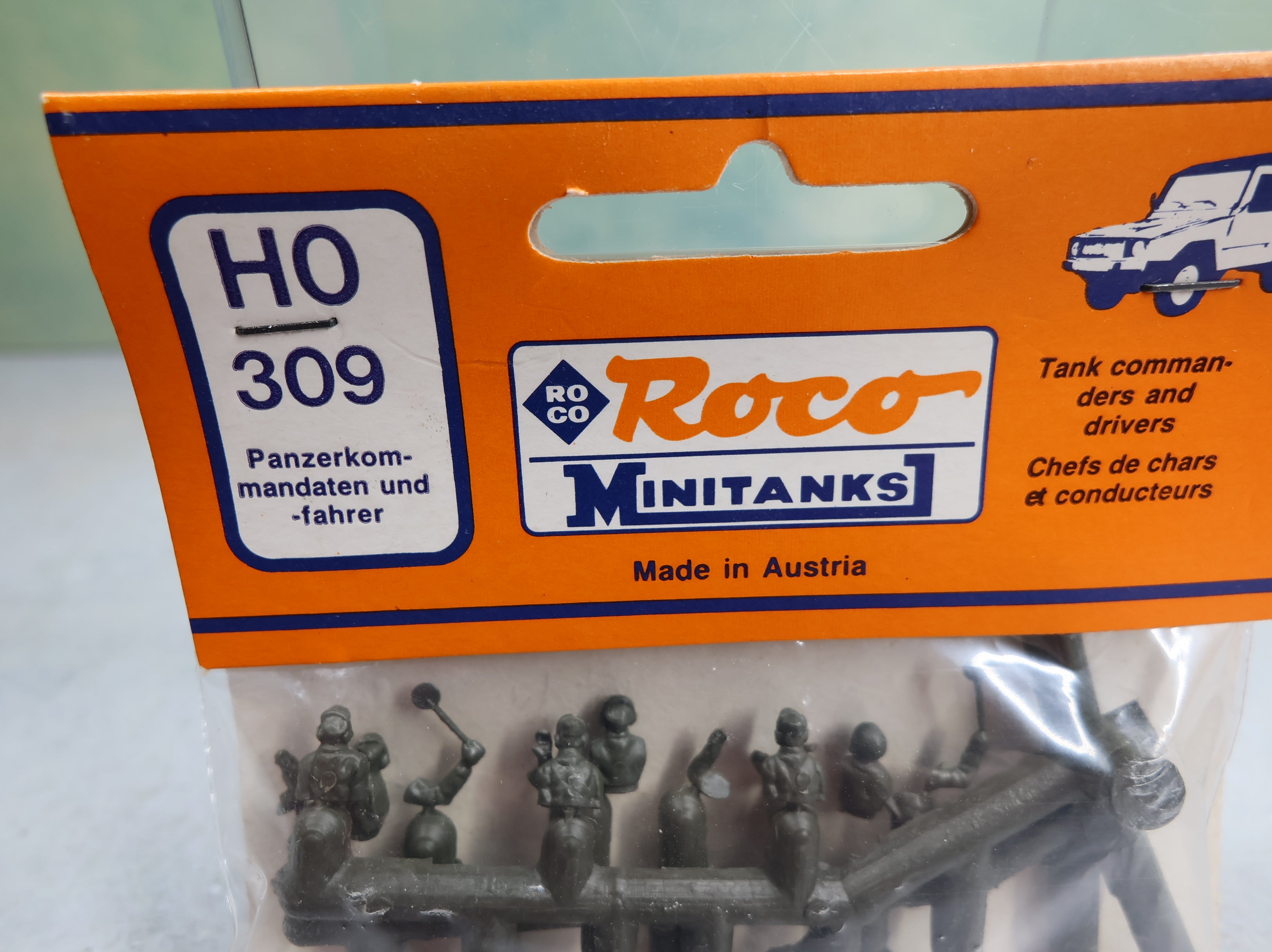 Roco 309 HO Scale MiniTanks Tank Commanders & Drivers w/ Different Headgears Details