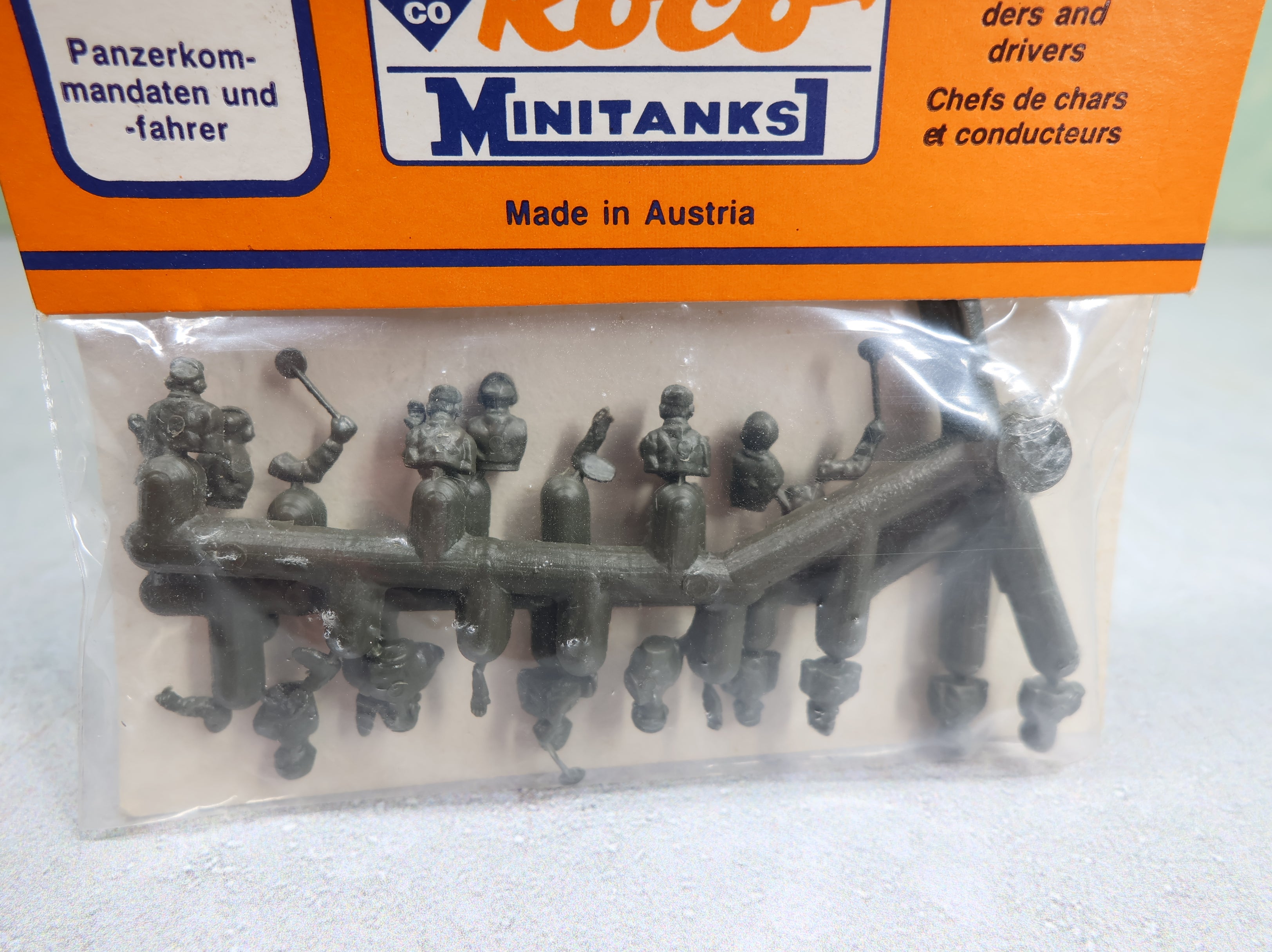 Roco 309 HO Scale MiniTanks Tank Commanders & Drivers w/ Different Headgears Details