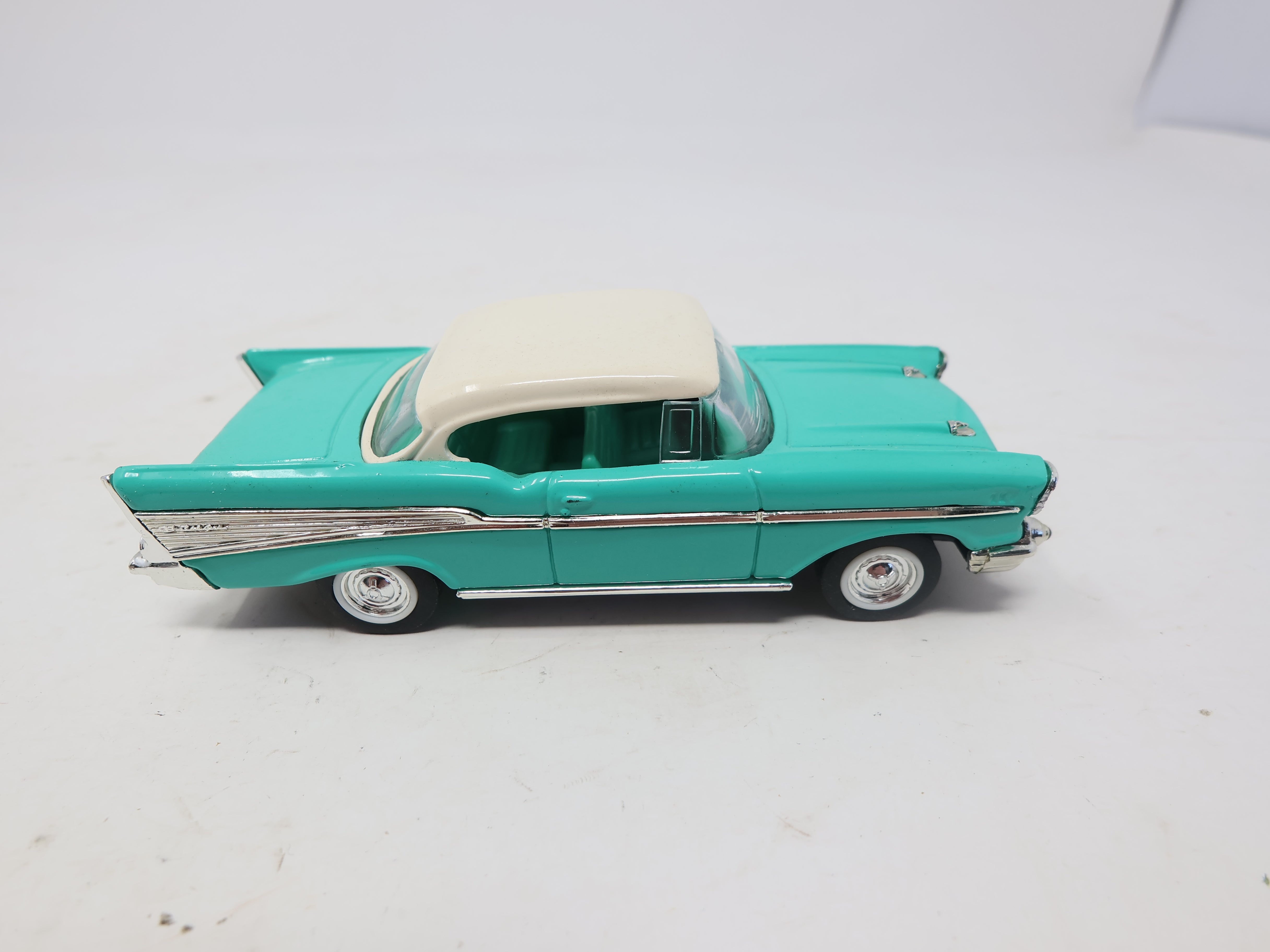 USED 94201 , 1957 Chevy Hard Top Car 1/43 Scale Road Signature