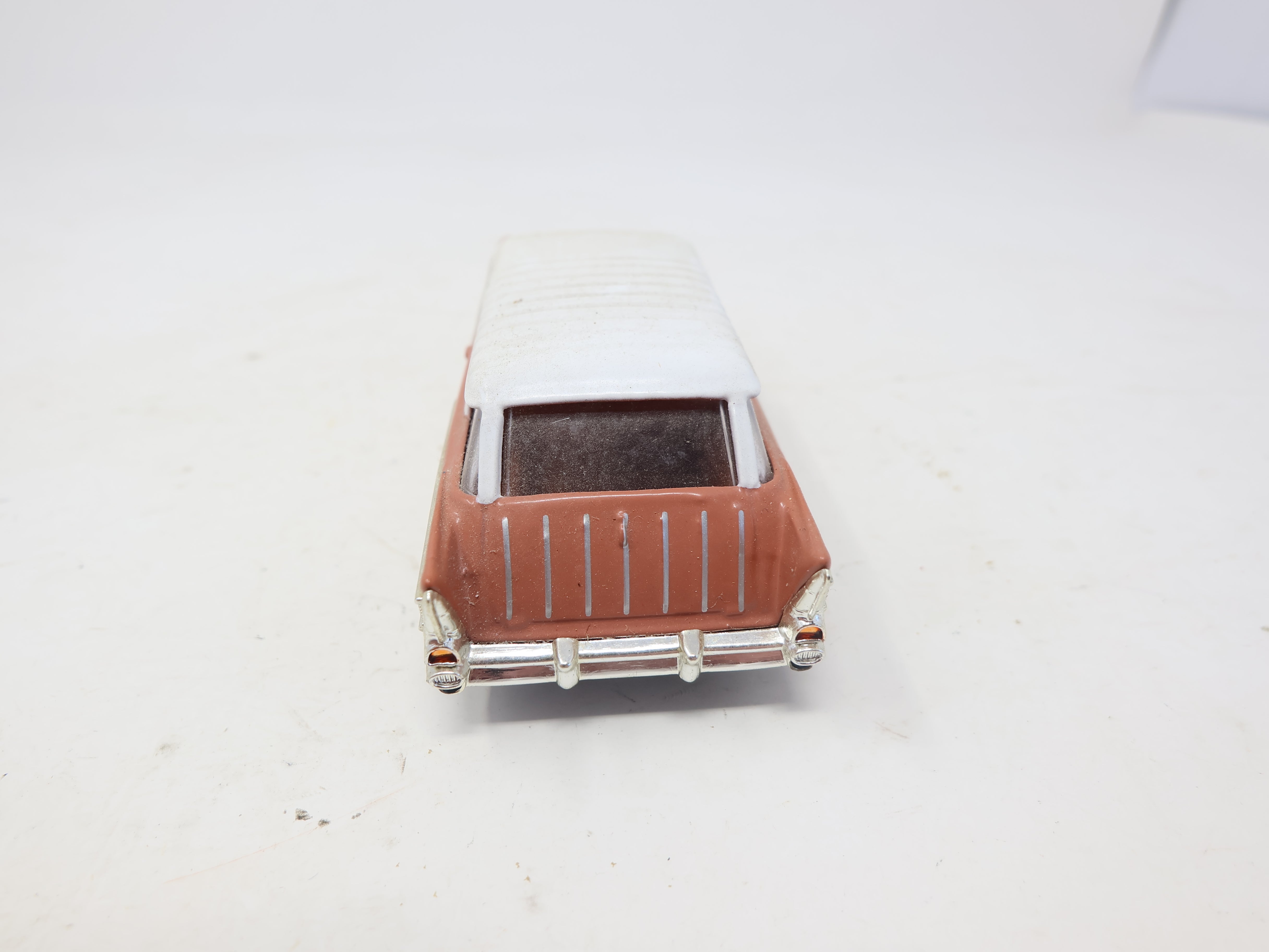 USED 94203 , 1957 Chevrolet Nomad Car 1/43 Scale Road Signature