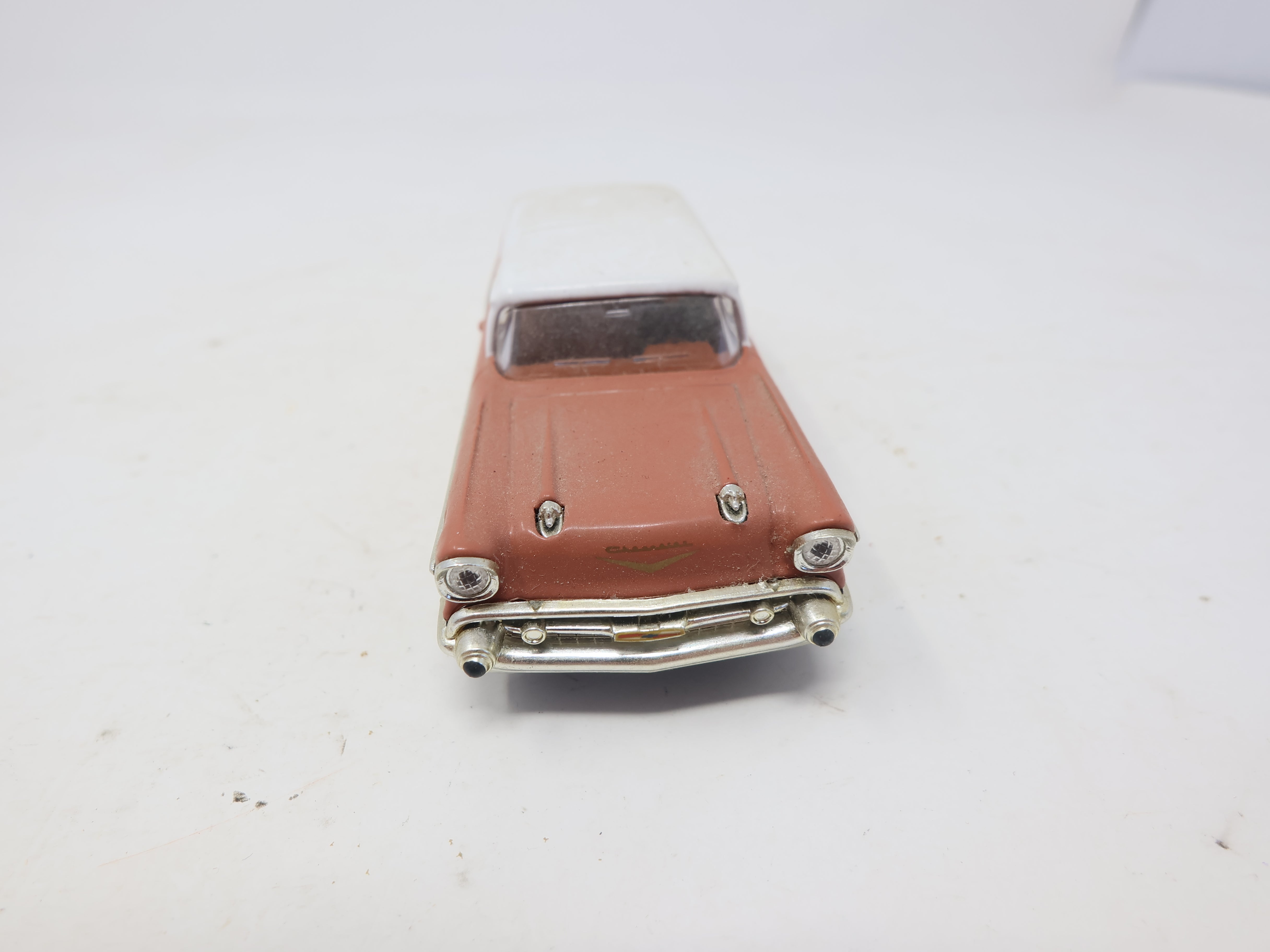 USED 94203 , 1957 Chevrolet Nomad Car 1/43 Scale Road Signature