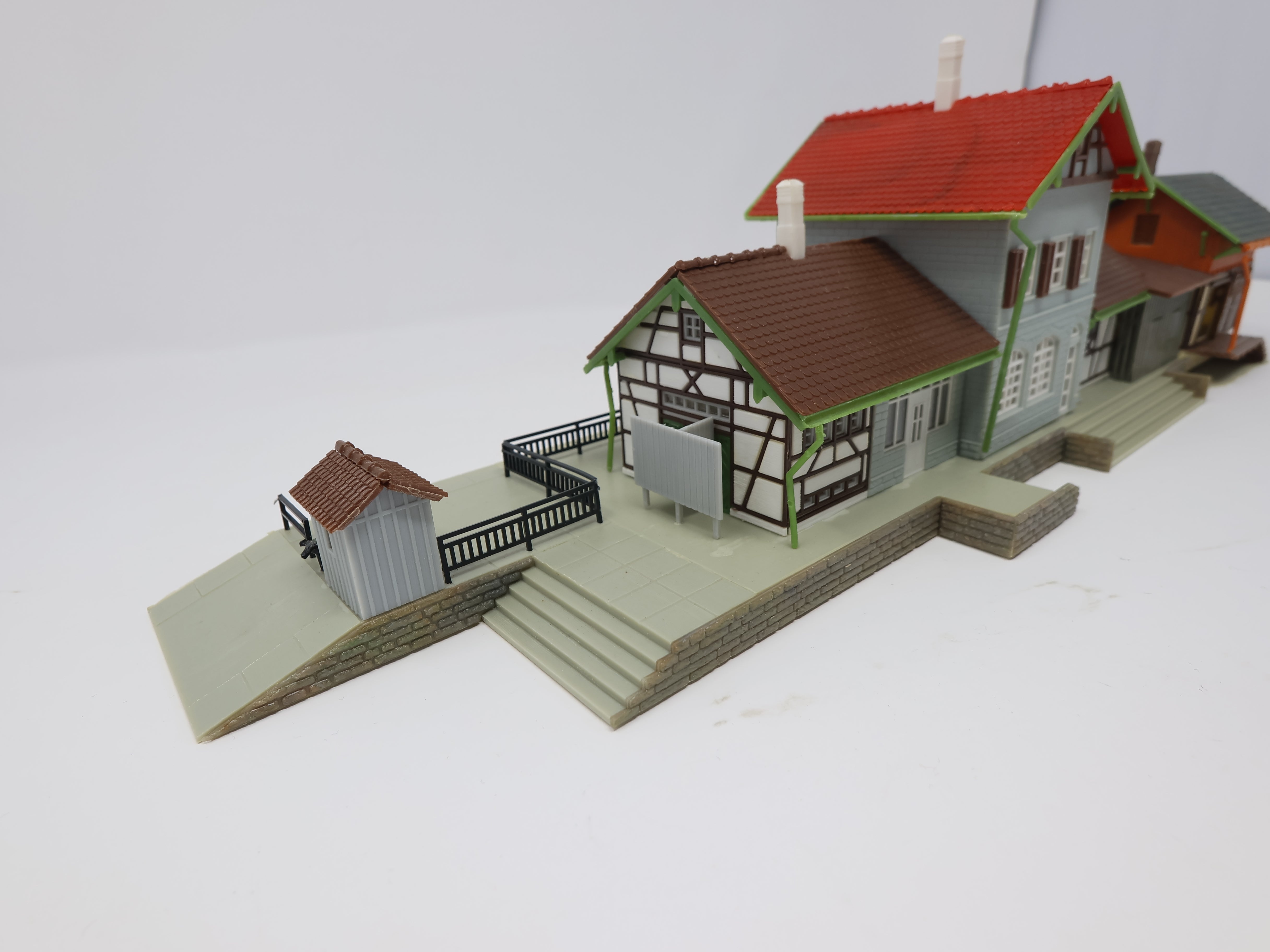 USED Faller HO Scale, Euro Station Building