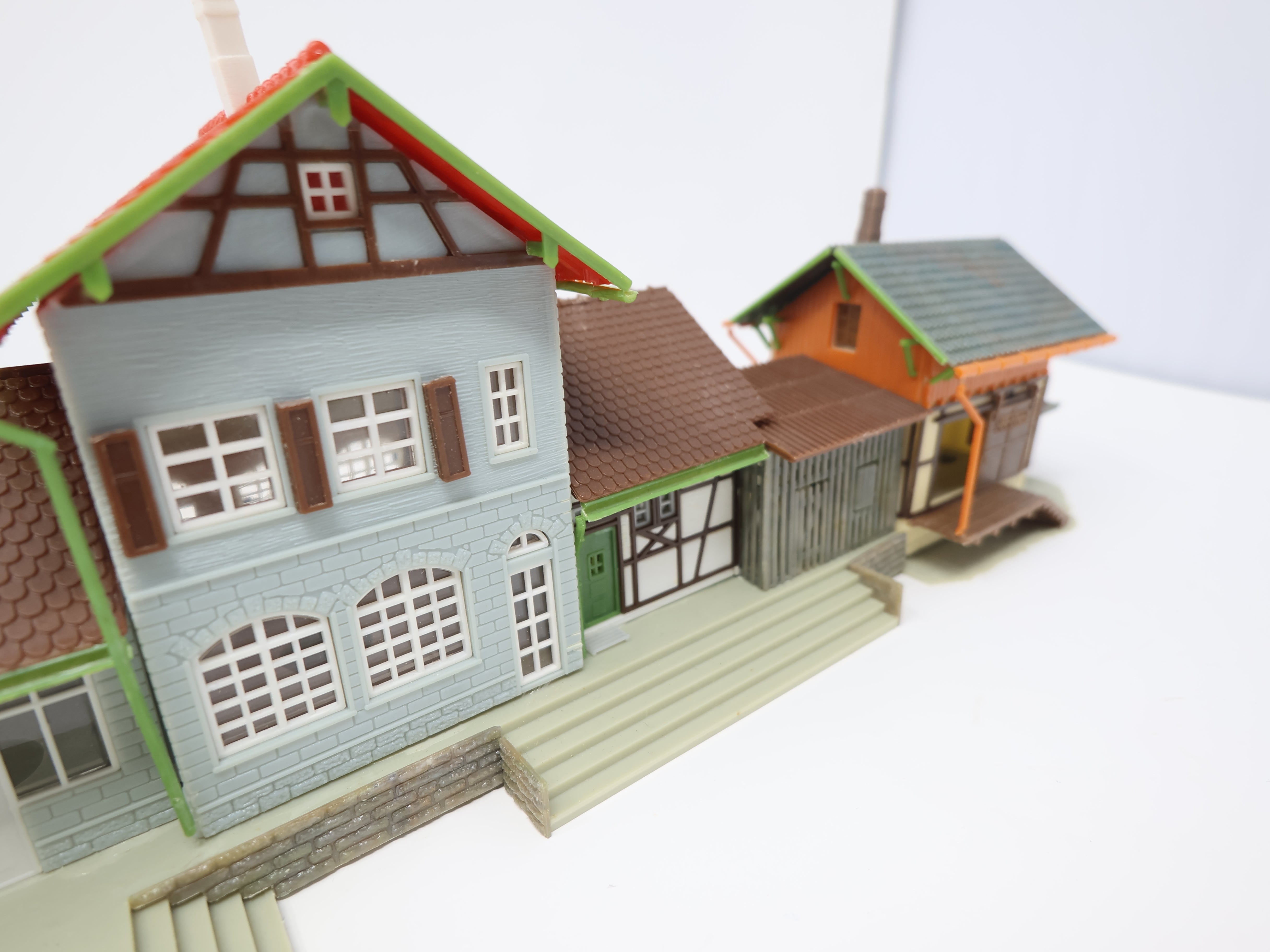 USED Faller HO Scale, Euro Station Building