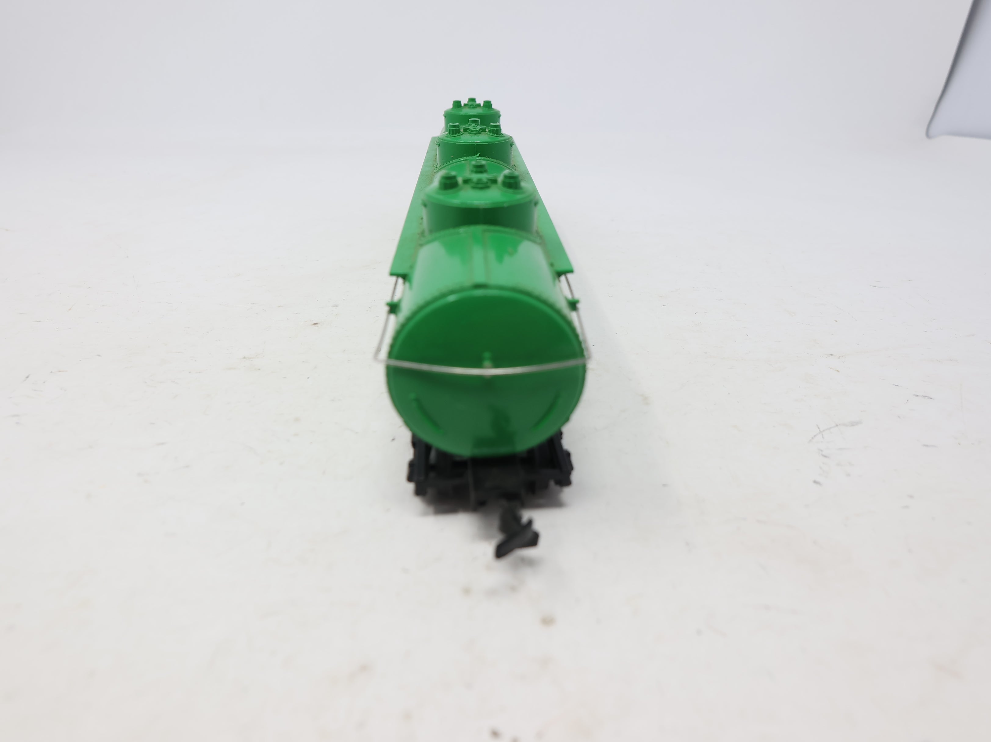 USED Bachmann HO Scale Large Triple Dome Tank Car BASF Wyandotte UTLX #79179