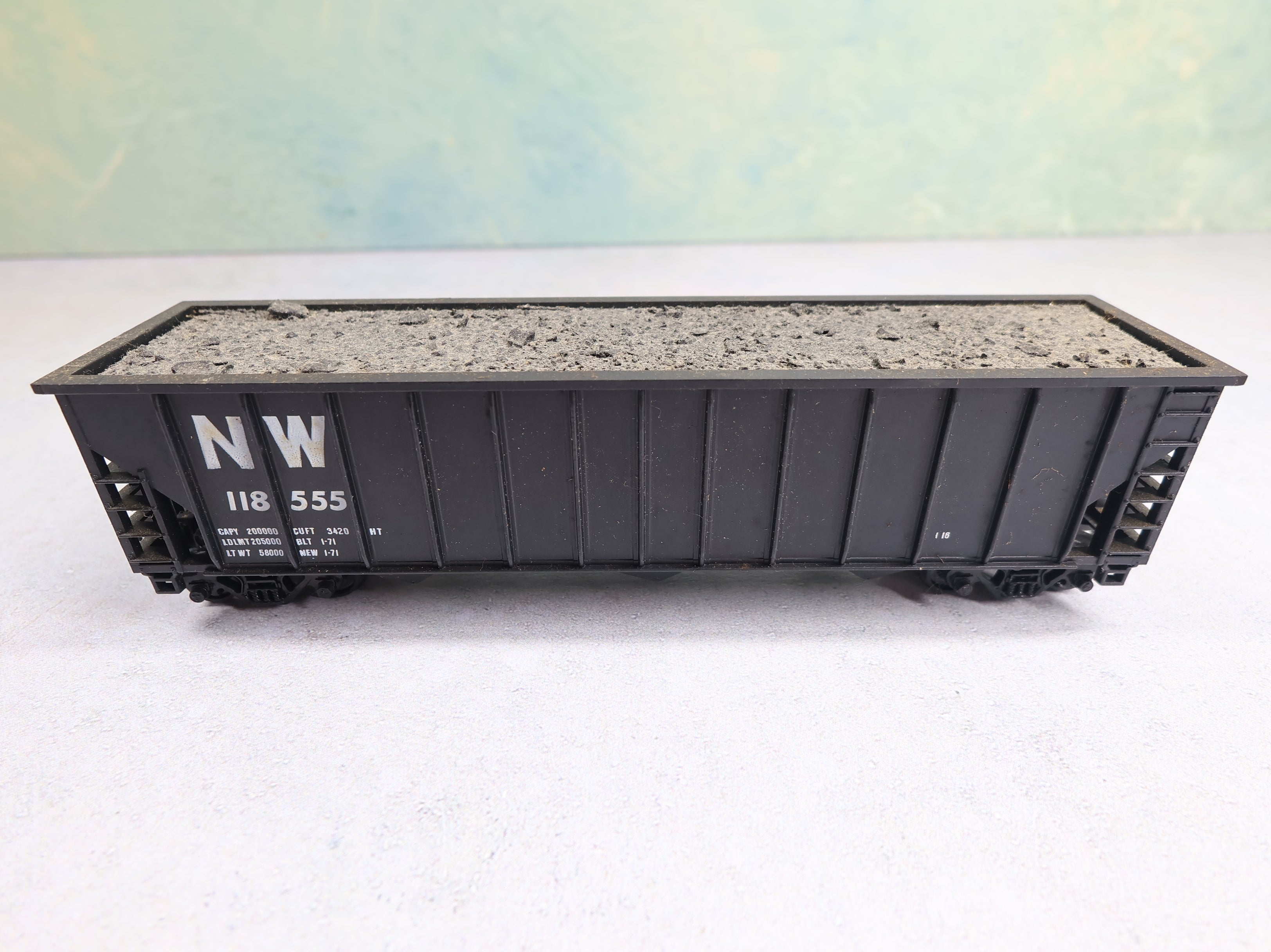 USED HO Scale 100 Ton 3 Bay Hopper Norfolk & Western NW #118555 w/ Coal Load