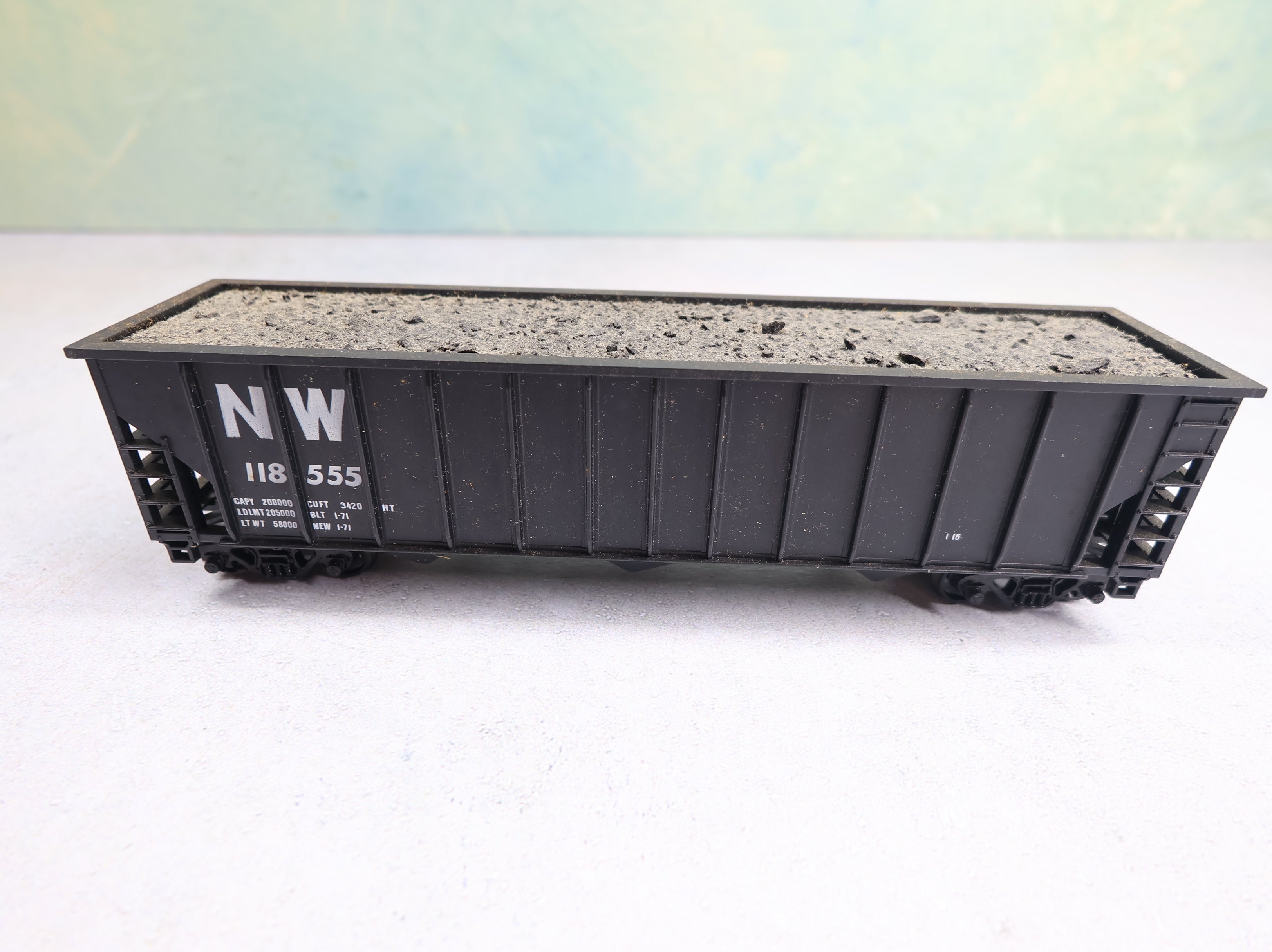 USED HO Scale 100 Ton 3 Bay Hopper Norfolk & Western NW #118555 w/ Coal Load