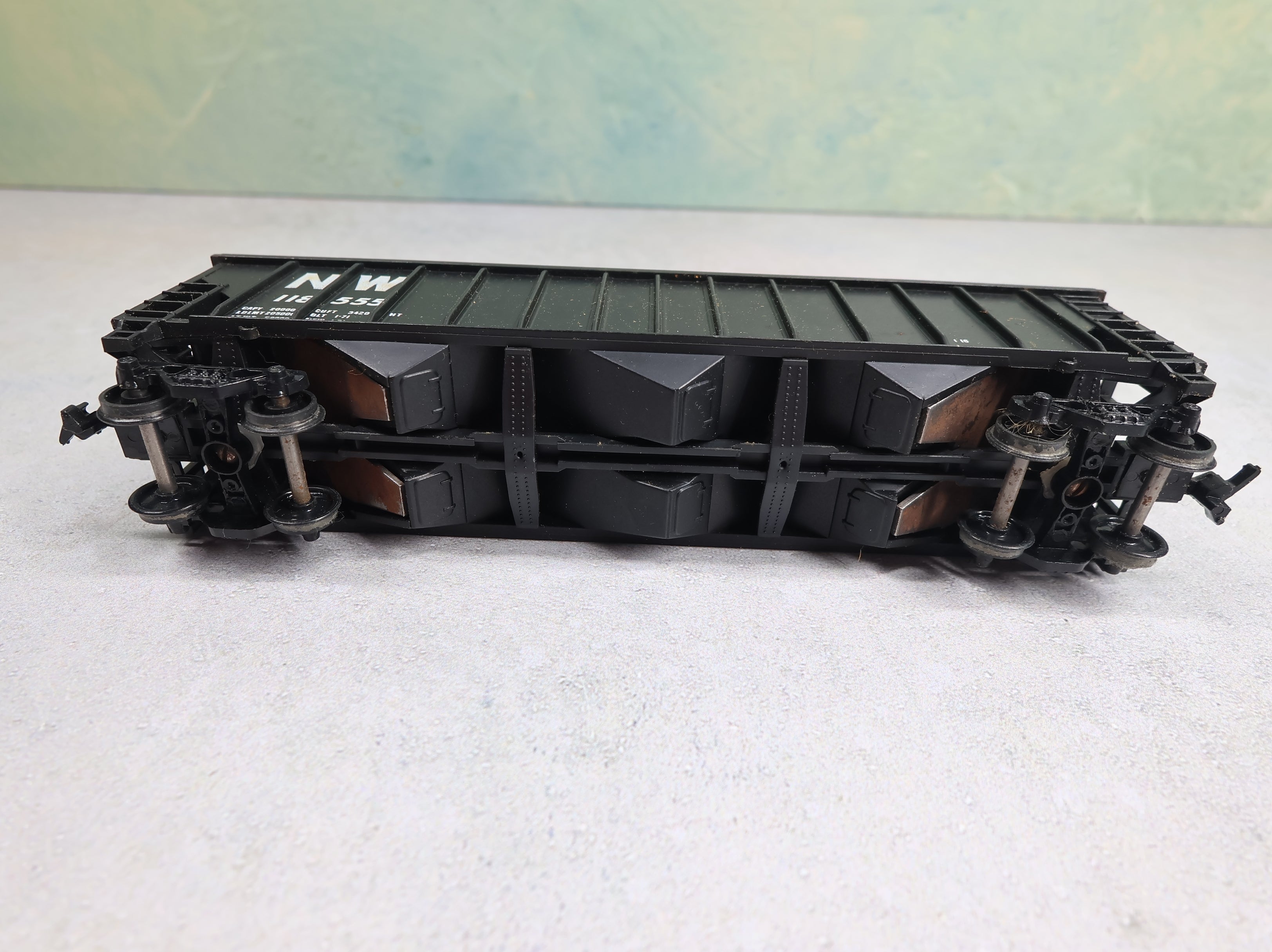 USED HO Scale 100 Ton 3 Bay Hopper Norfolk & Western NW #118555 w/ Coal Load