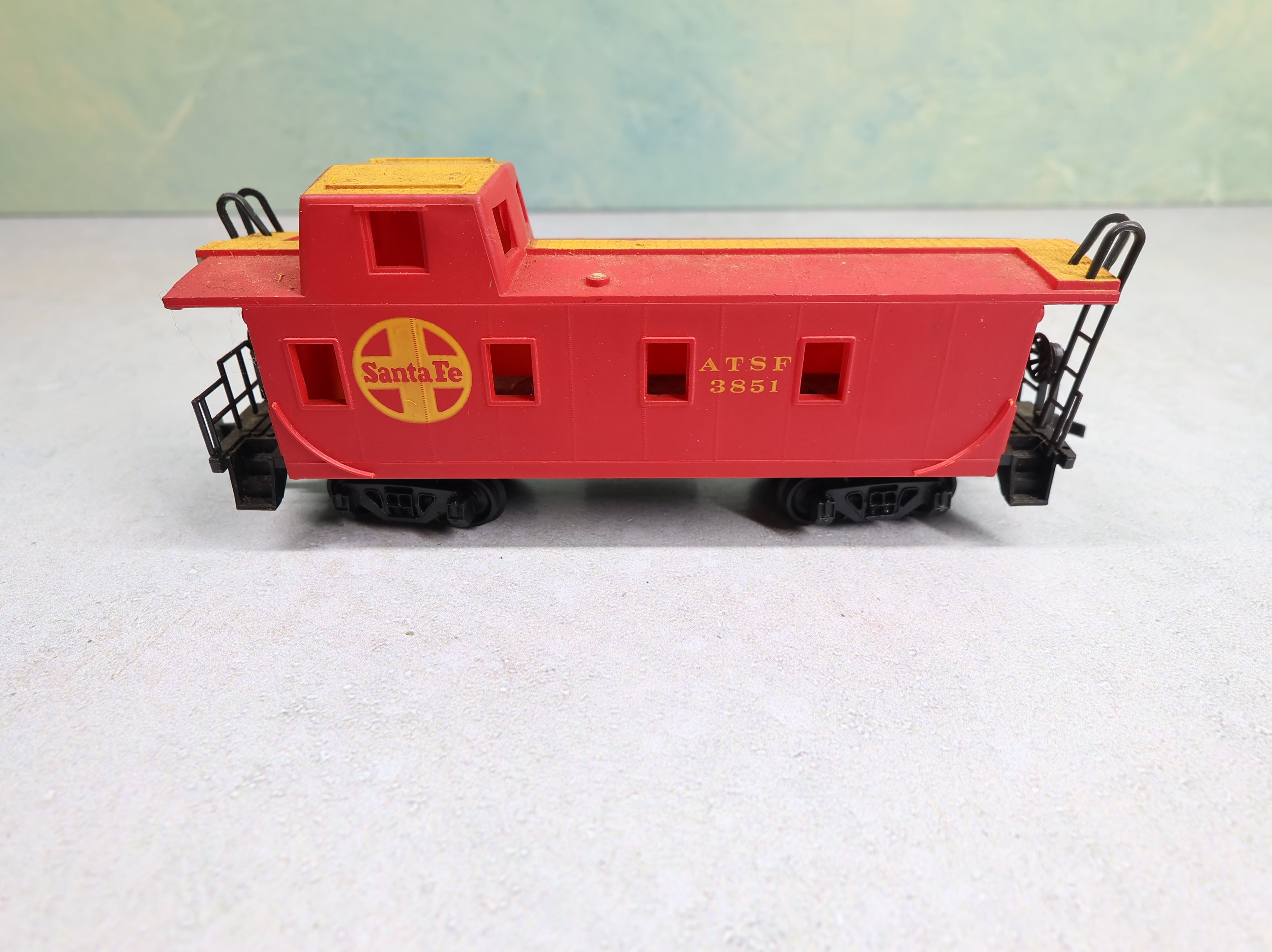 USED Bachmann HO Scale Caboose Santa Fe ATSF #3851